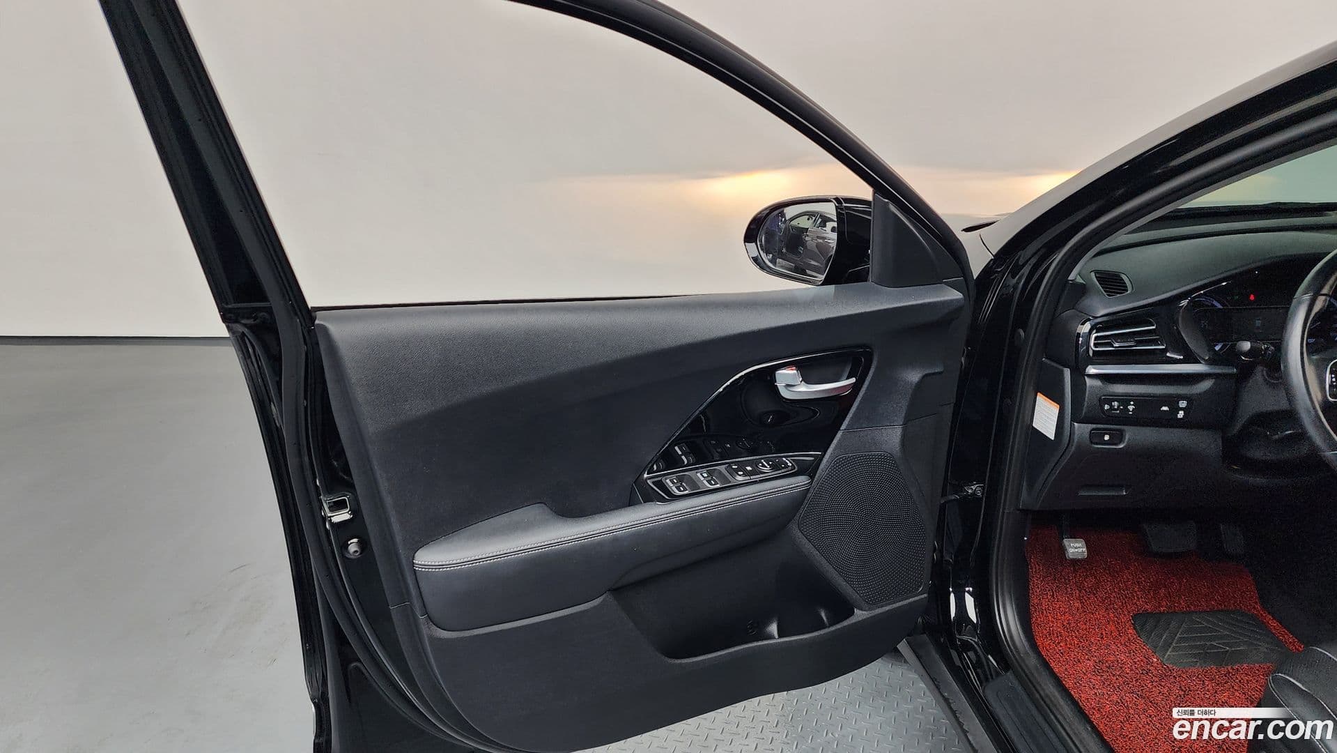 Main__Slider__Photo:Niro Kia 2021.9-23