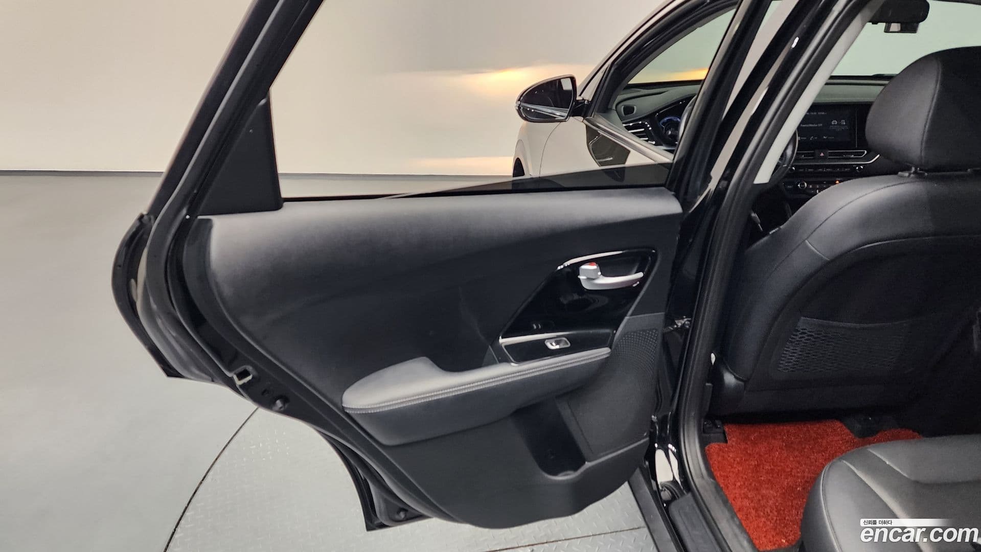 Main__Slider__Photo:Niro Kia 2021.9-24