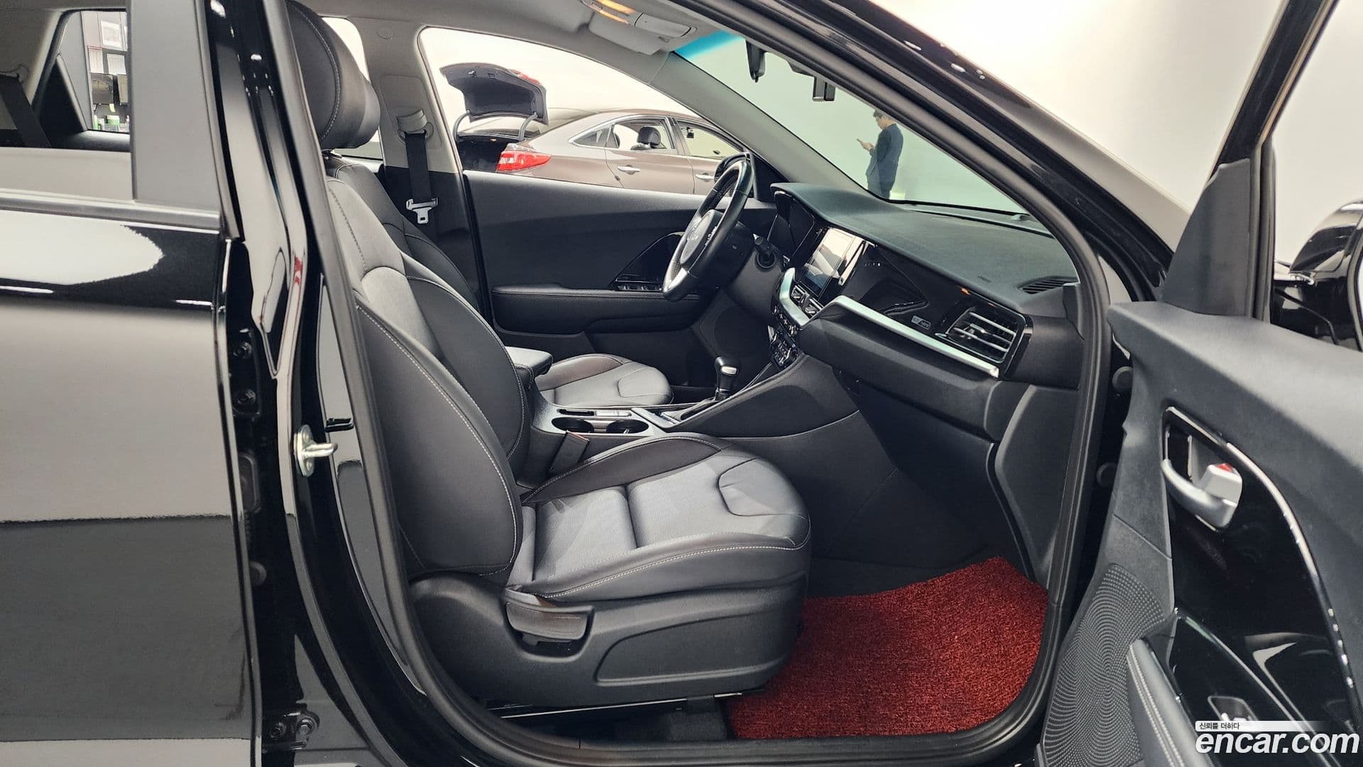 Main__Slider__Photo:Niro Kia 2021.9-25