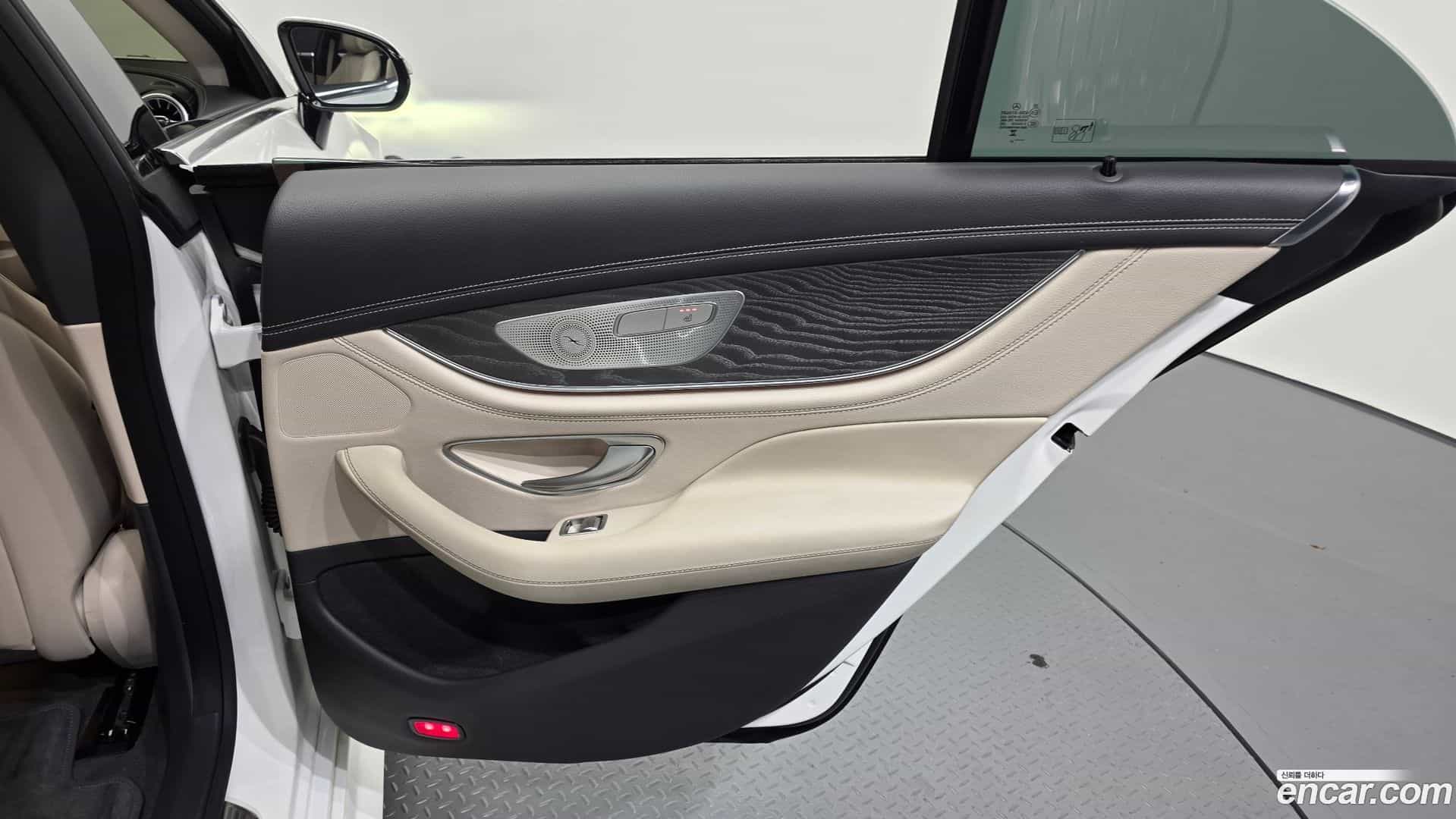 CLS-Class Mercedes-Benz 2023.6-INNER-035