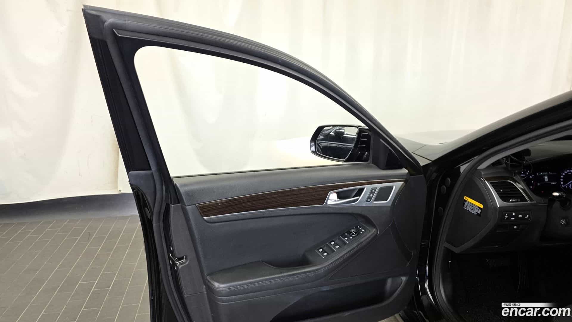 G80 Genesis 2019.0-INNER-034