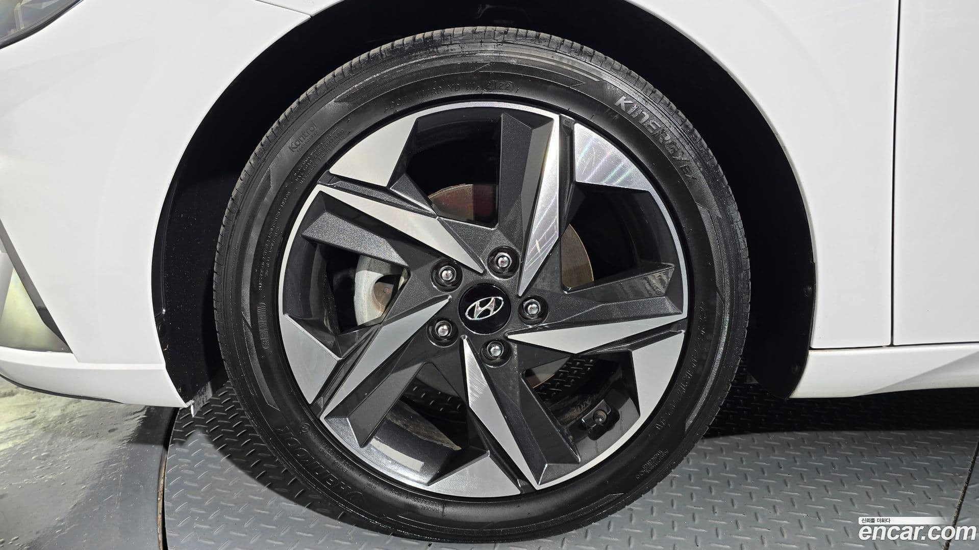 Main__Slider__Photo:AVANTE Hyundai 2021.1-4