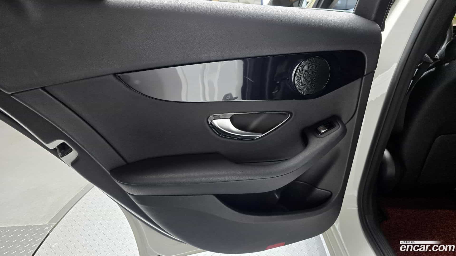 C-Class Mercedes-Benz 2019.10-INNER-035