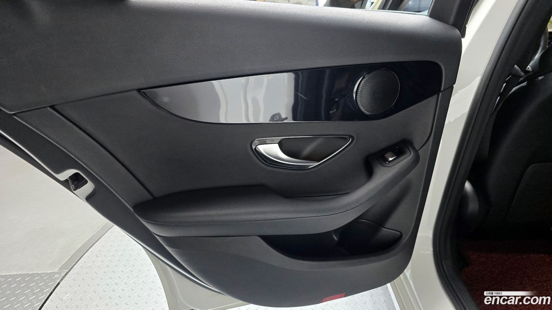 Main__Slider__Photo:C-Class Mercedes-Benz 2019.10-24
