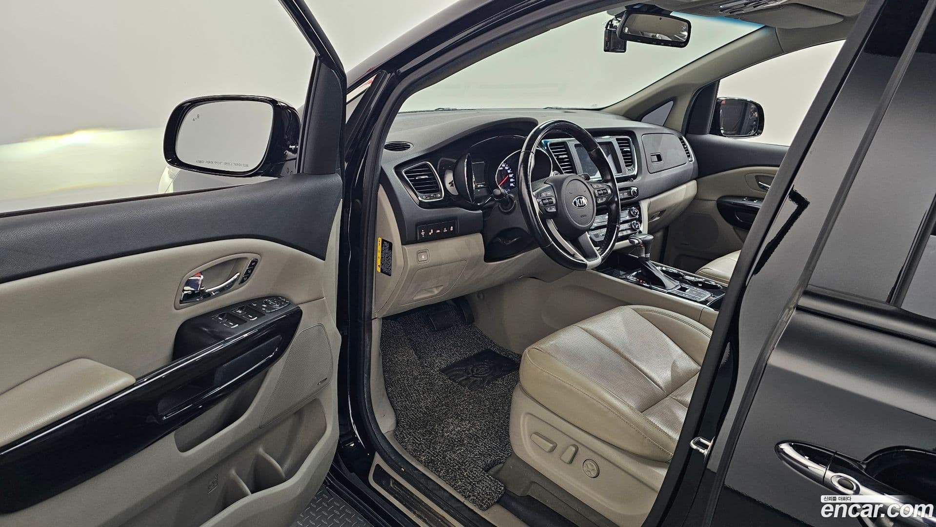 Main__Slider__Photo:Canival Kia 2018.5-9
