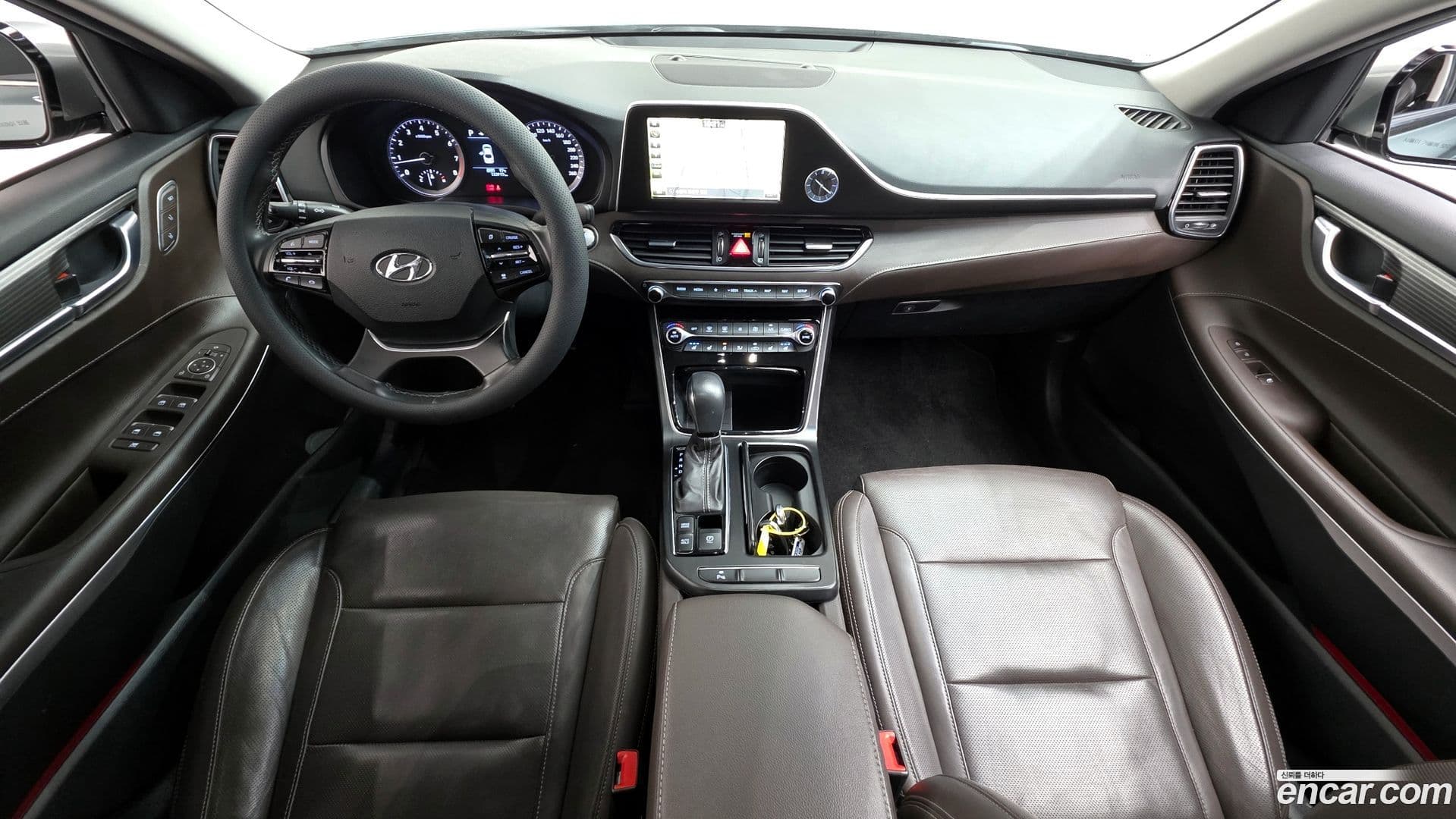 Main__Slider__Photo:Grandeur Hyundai 2017.2-6
