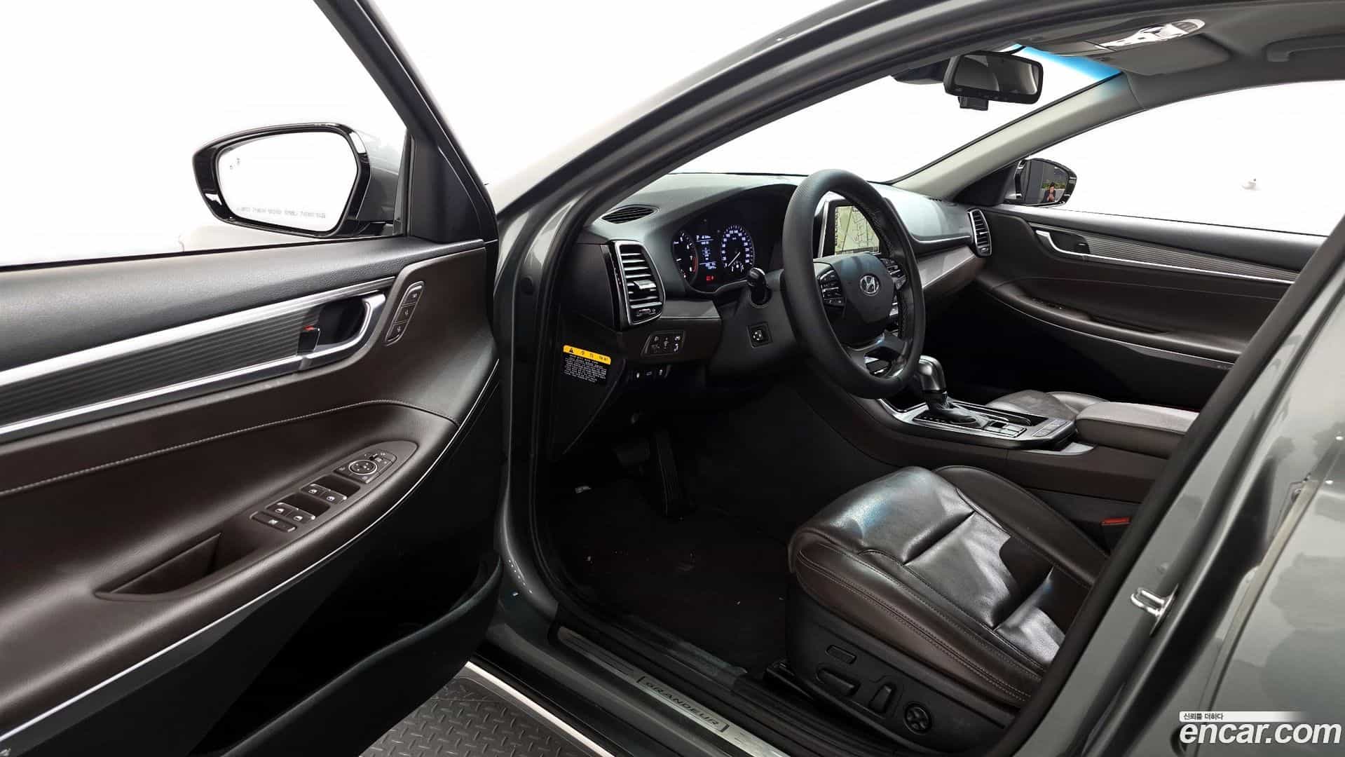 Grandeur Hyundai 2017.2-INNER-010