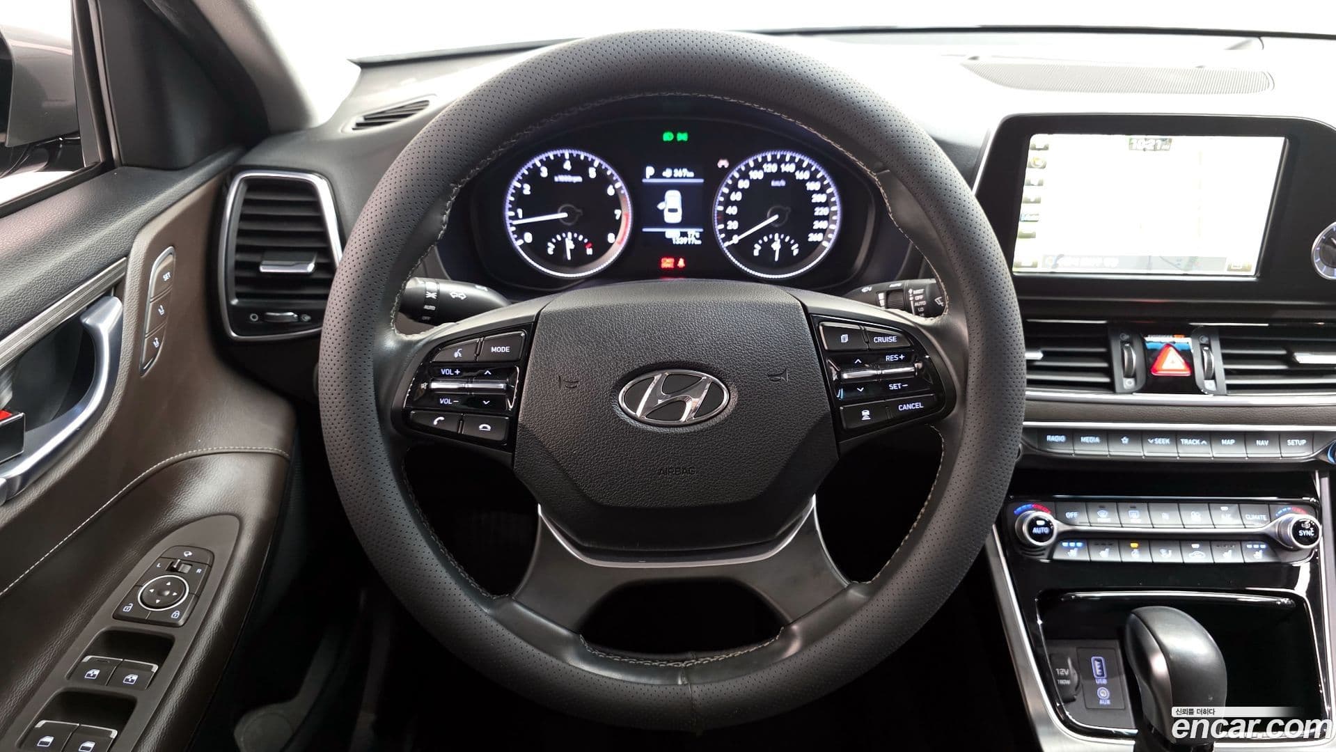 Main__Slider__Photo:Grandeur Hyundai 2017.2-12