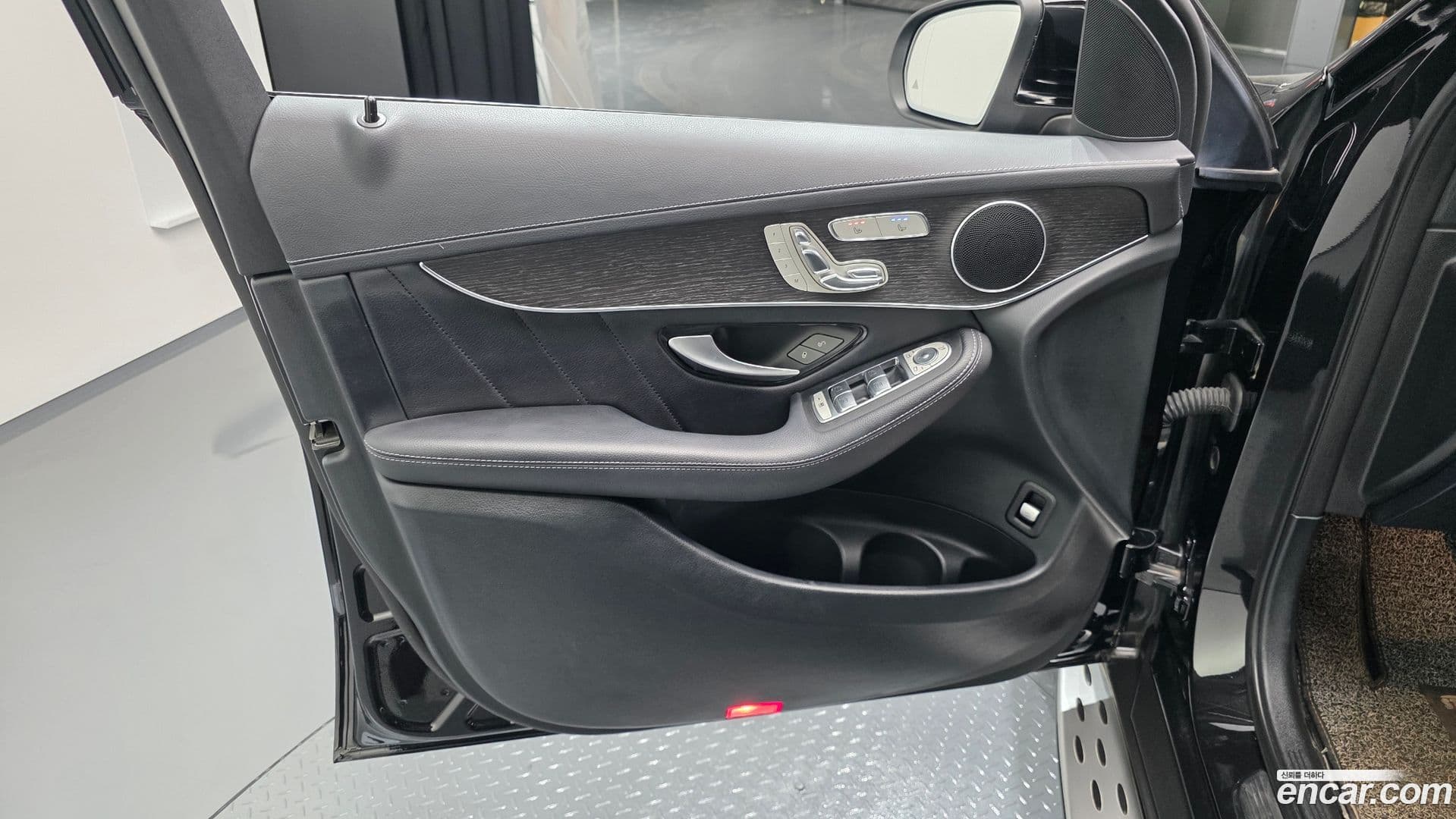 Main__Slider__Photo:GLC-Class Mercedes-Benz 2021.8-23