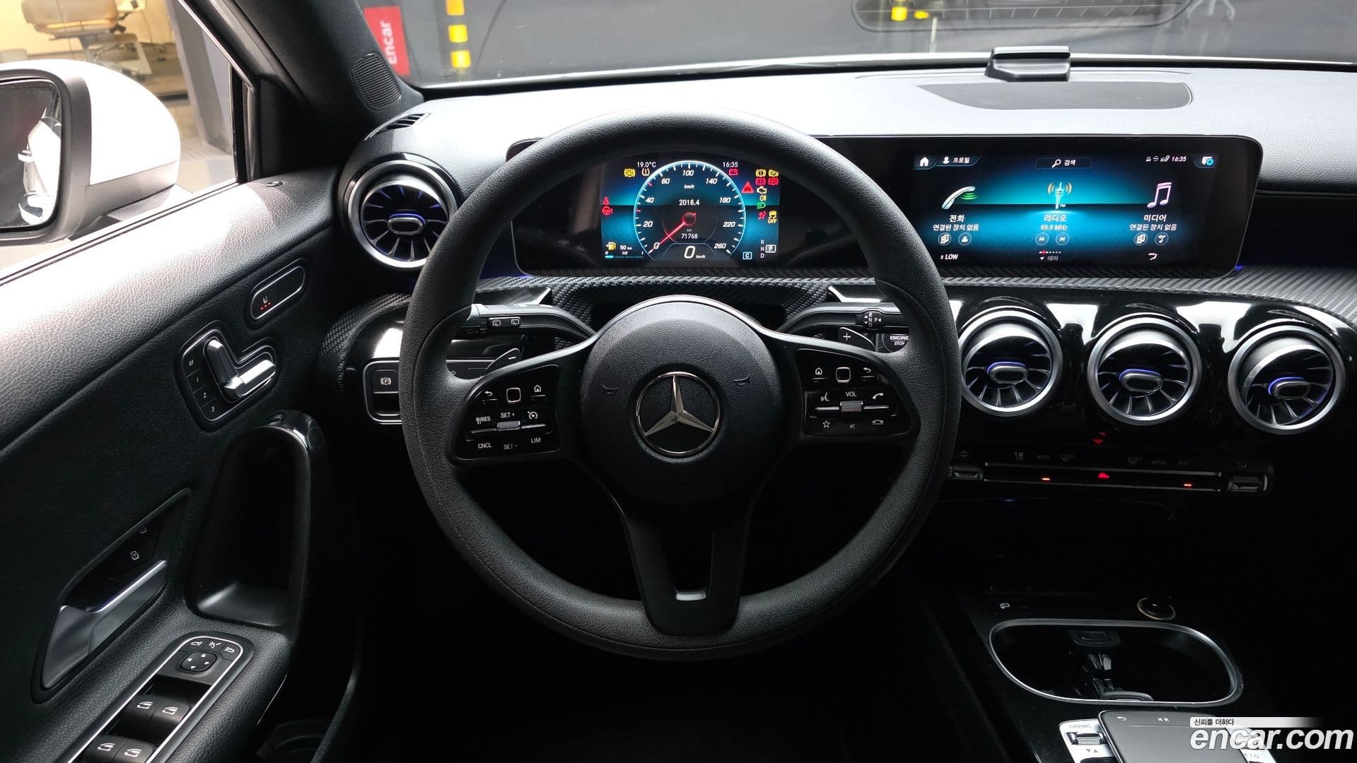 Main__Slider__Photo:A-Class Mercedes-Benz 2020.2-12