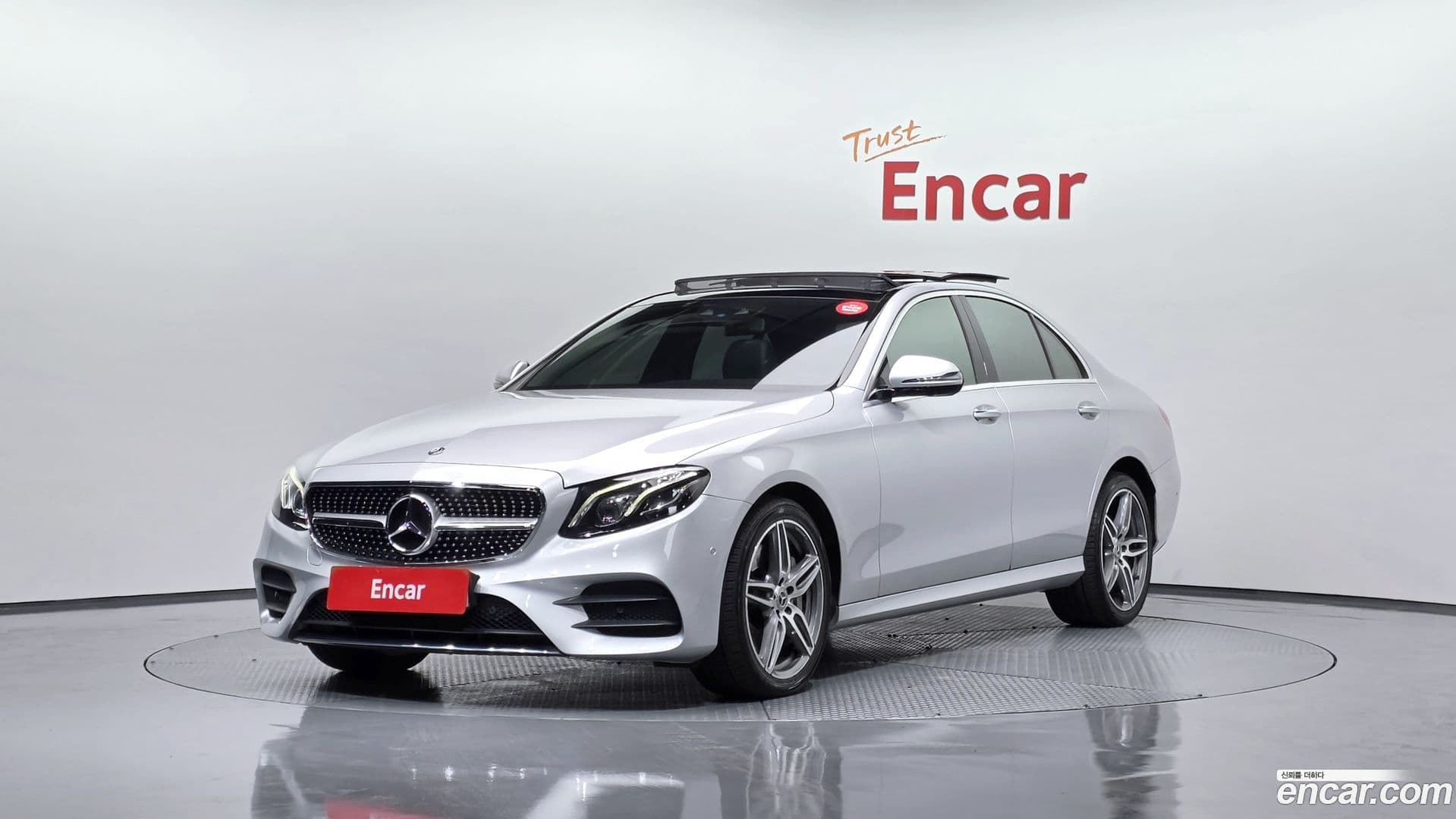 Main__Slider__Photo:E-Class Mercedes-Benz 2017.4-0