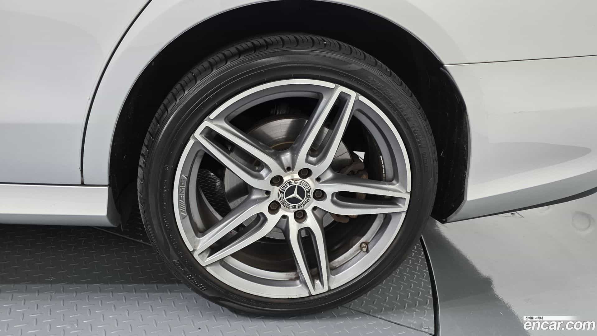 E-Class Mercedes-Benz 2017.4-OUTER-031