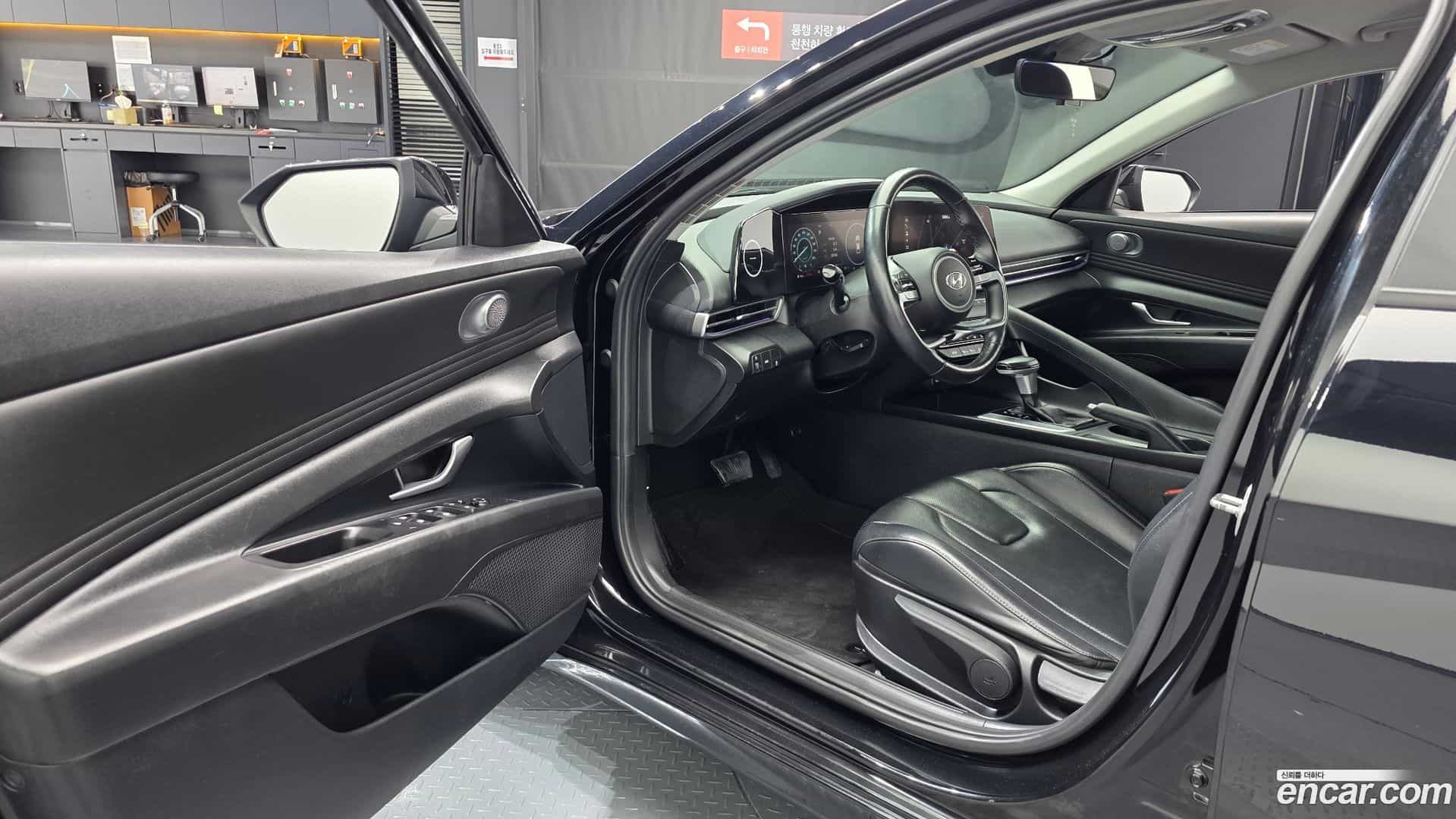 AVANTE Hyundai 2021.1-INNER-010