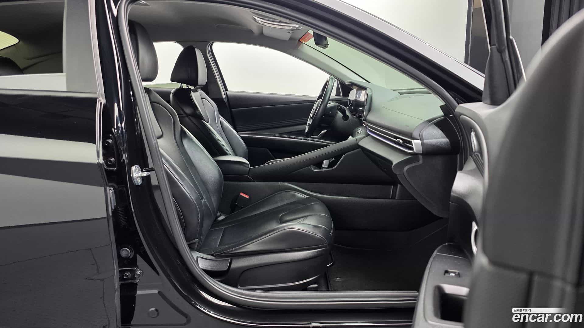 AVANTE Hyundai 2021.1-INNER-036