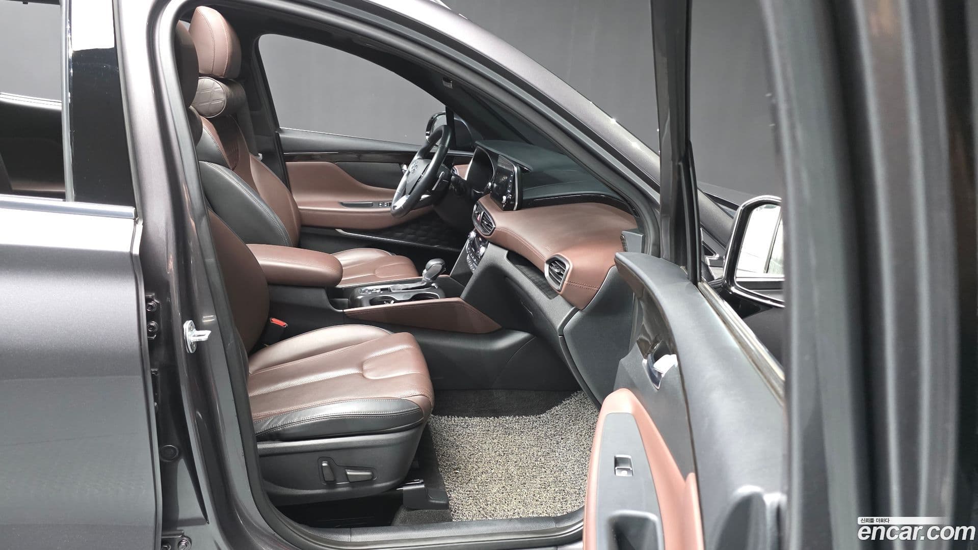 Main__Slider__Photo:Santafe Hyundai 2018.11-10