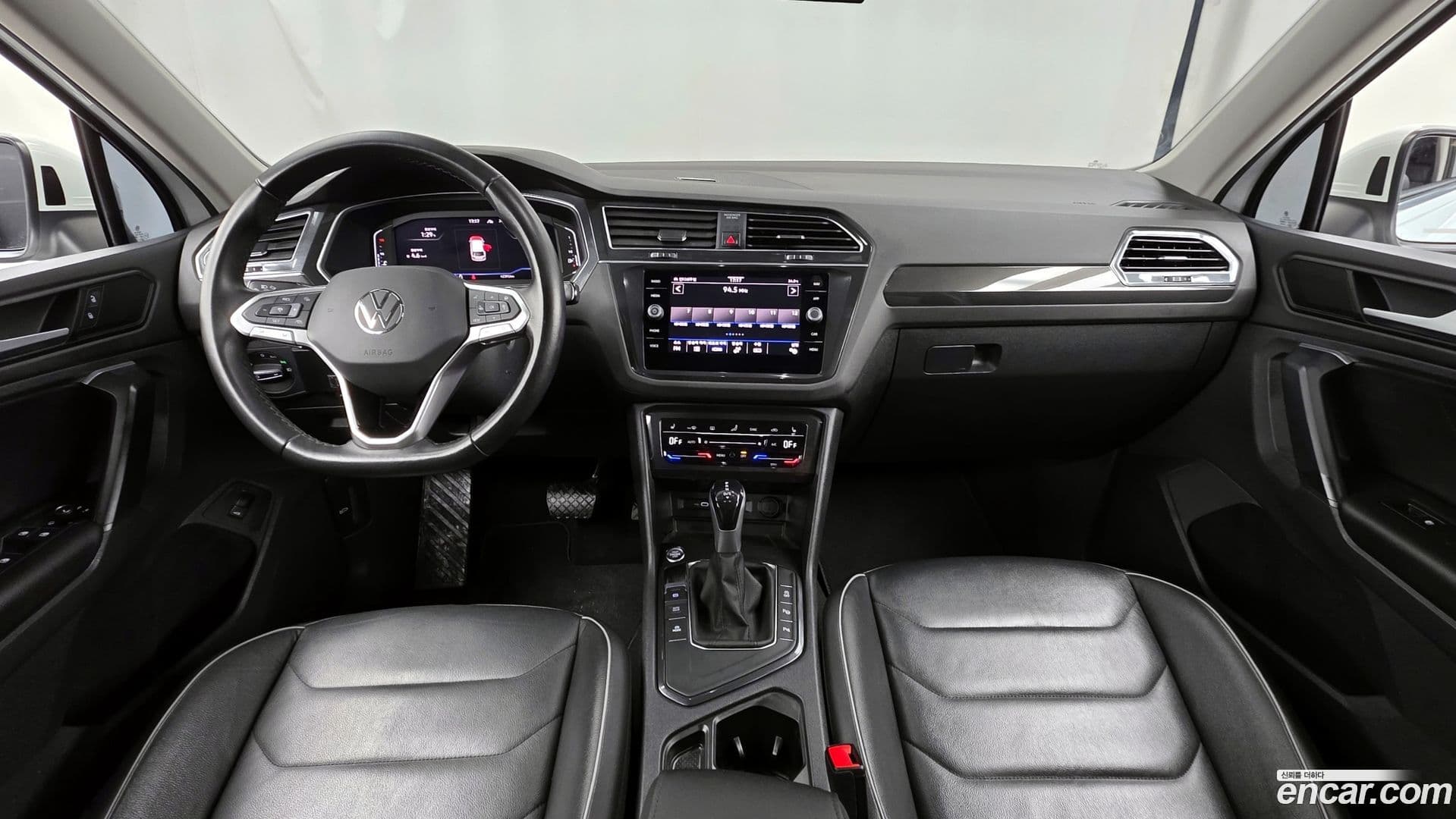 Main__Slider__Photo:Tiguan Volkswagen 2022.6-6