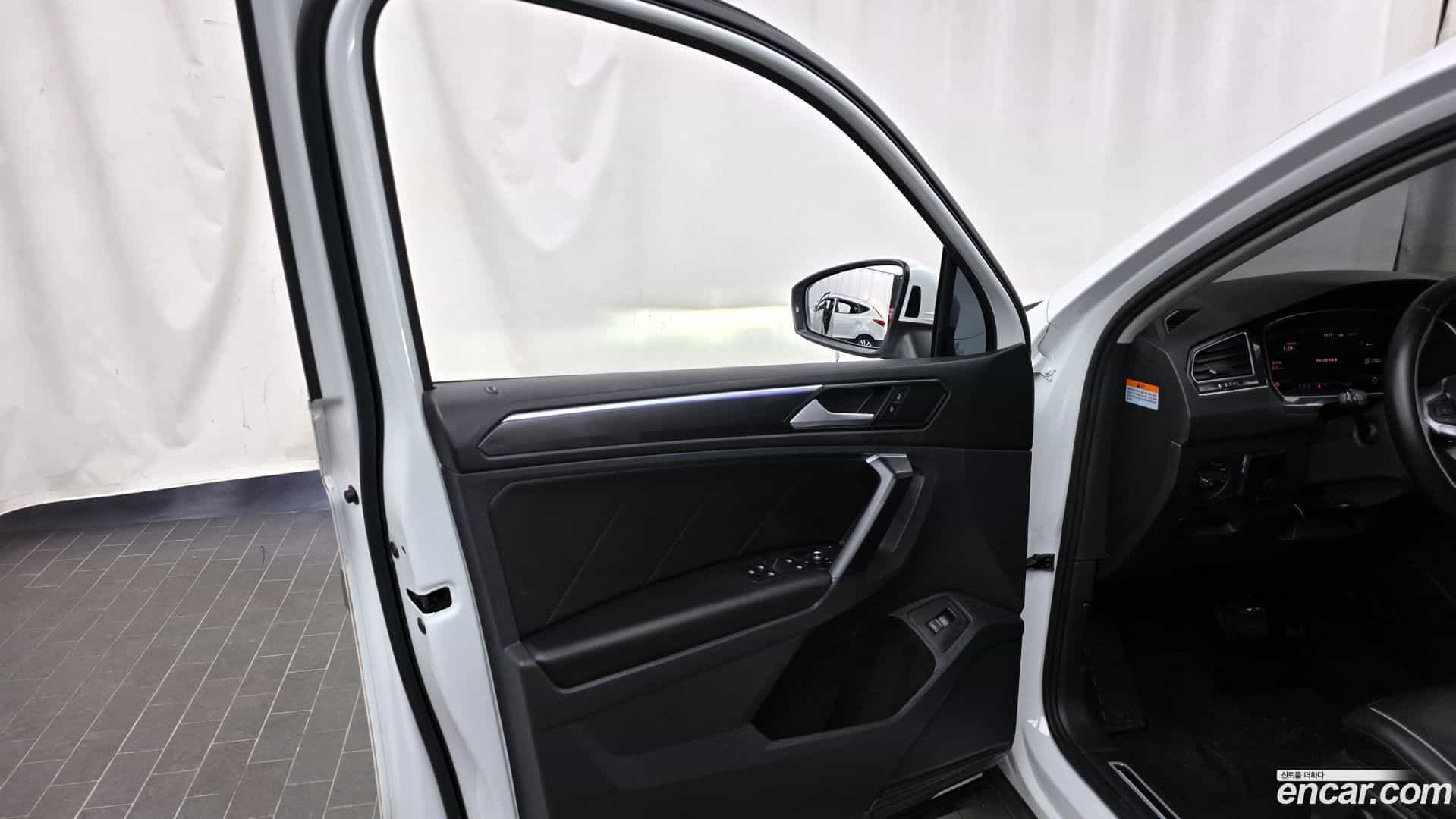 Tiguan Volkswagen 2022.6-INNER-034