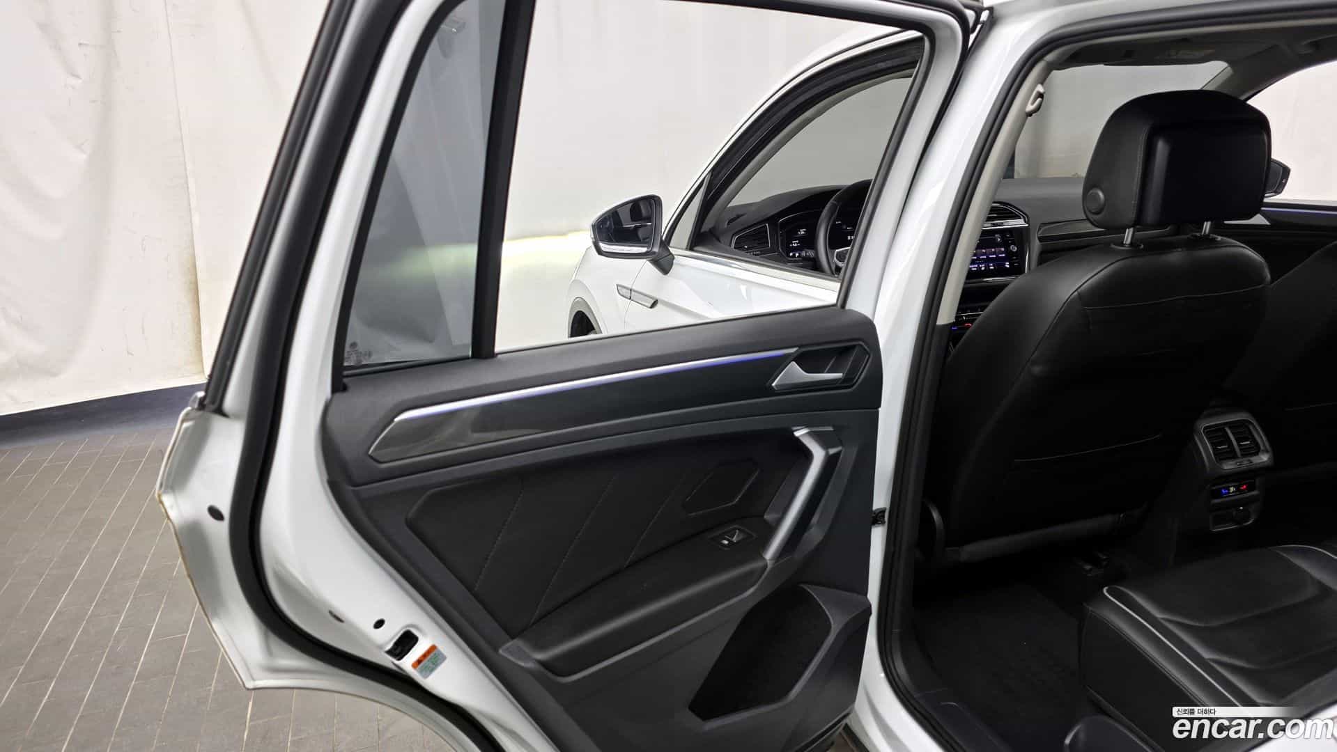 Tiguan Volkswagen 2022.6-INNER-035