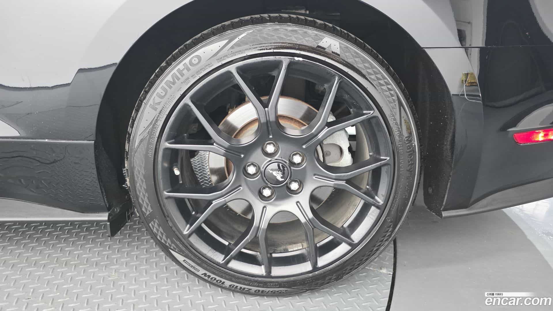Mustang Ford 2019.2-OUTER-031