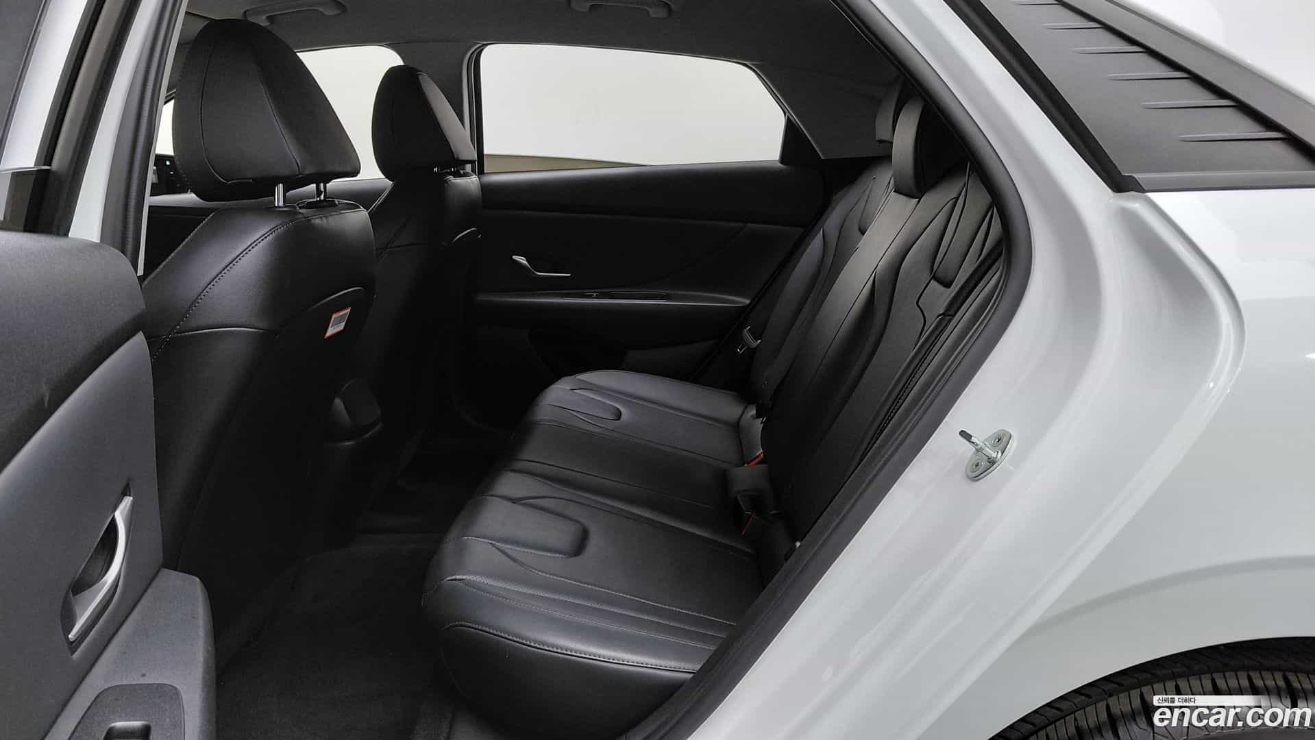 AVANTE Hyundai 2021.5-OPTION-016