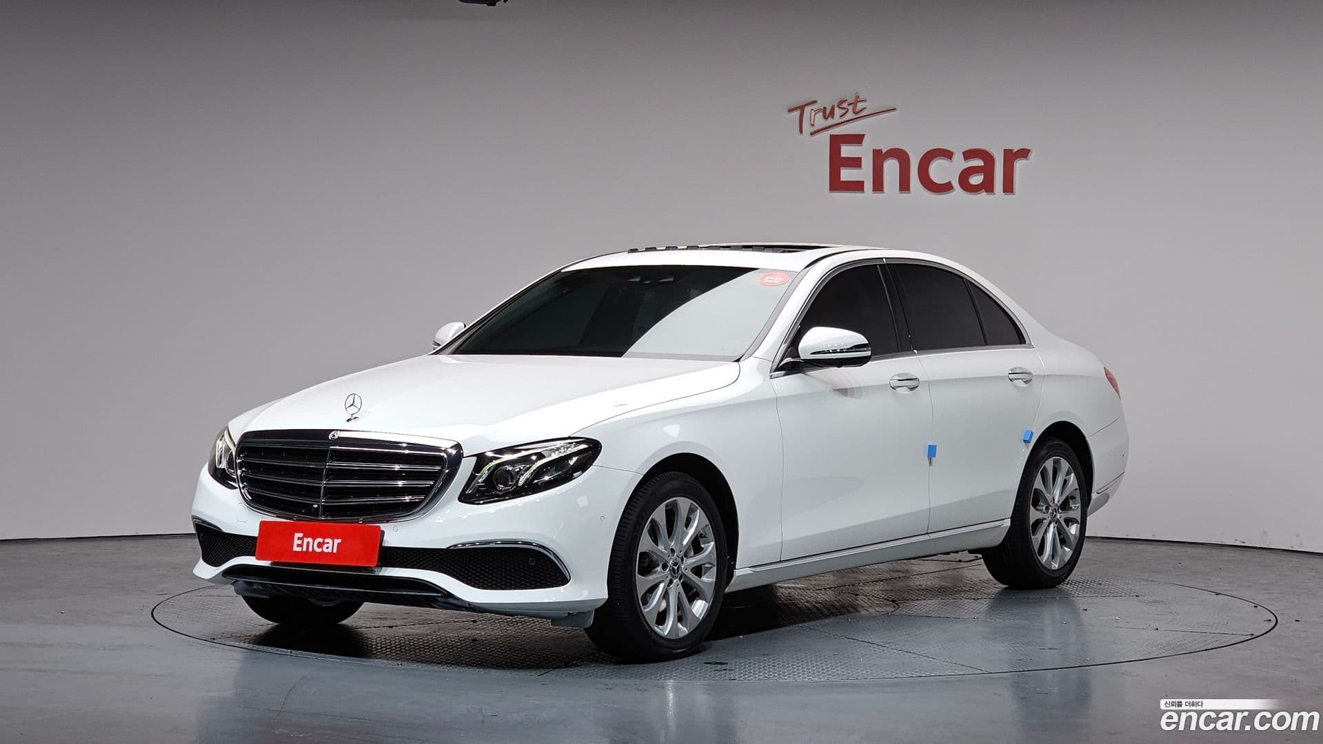 Main__Slider__Photo:E-Class Mercedes-Benz 2018.2-0