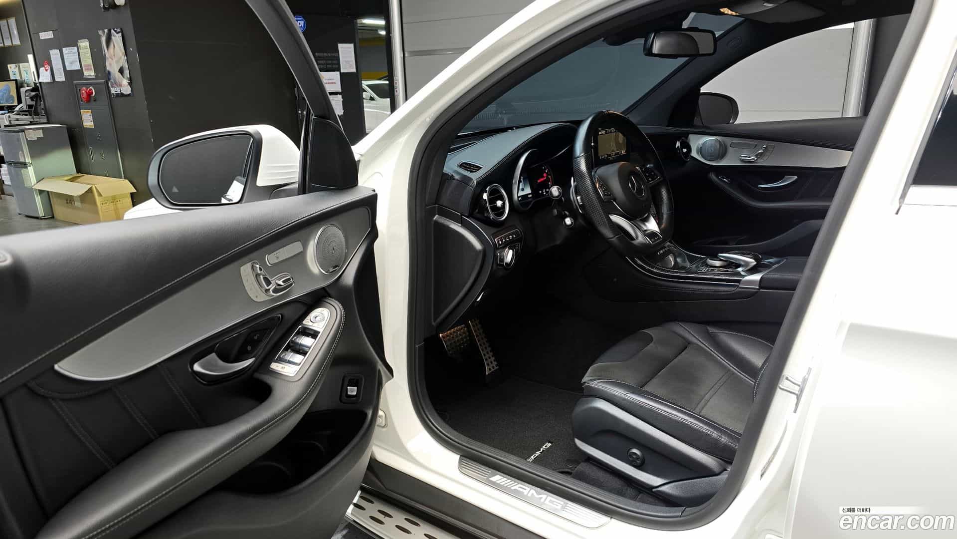 GLC-Class Mercedes-Benz 2019.11-INNER-010