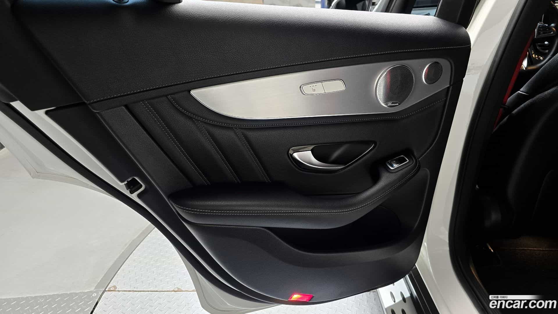 GLC-Class Mercedes-Benz 2019.11-INNER-035