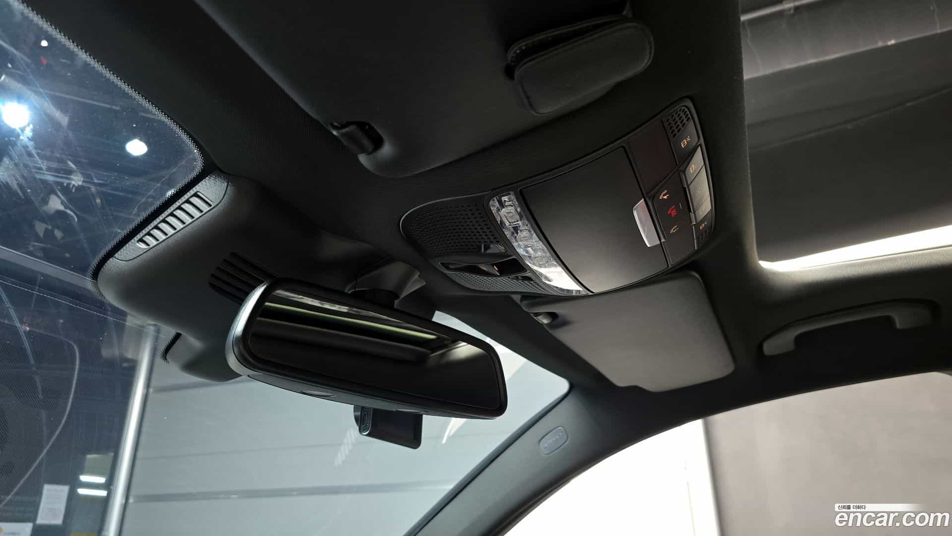 GLC-Class Mercedes-Benz 2019.11-OPTION-040