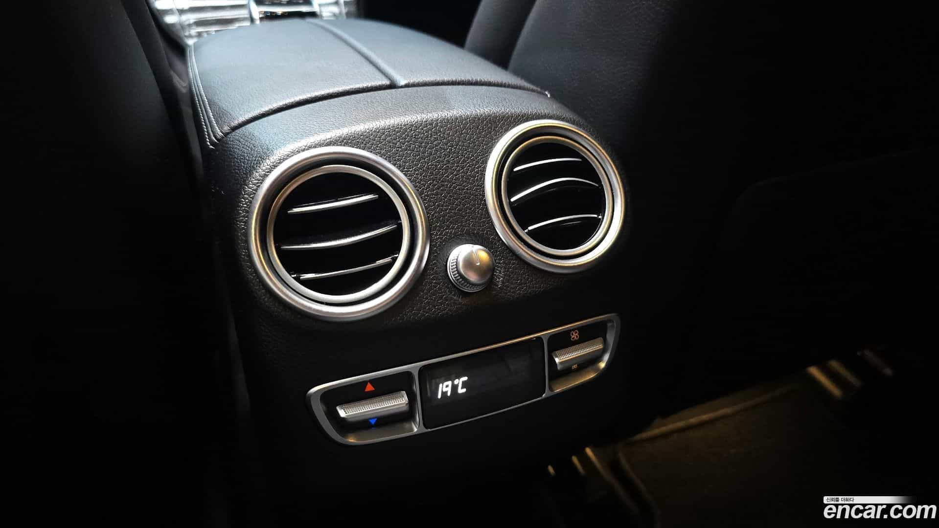 GLC-Class Mercedes-Benz 2019.11-OPTION-044