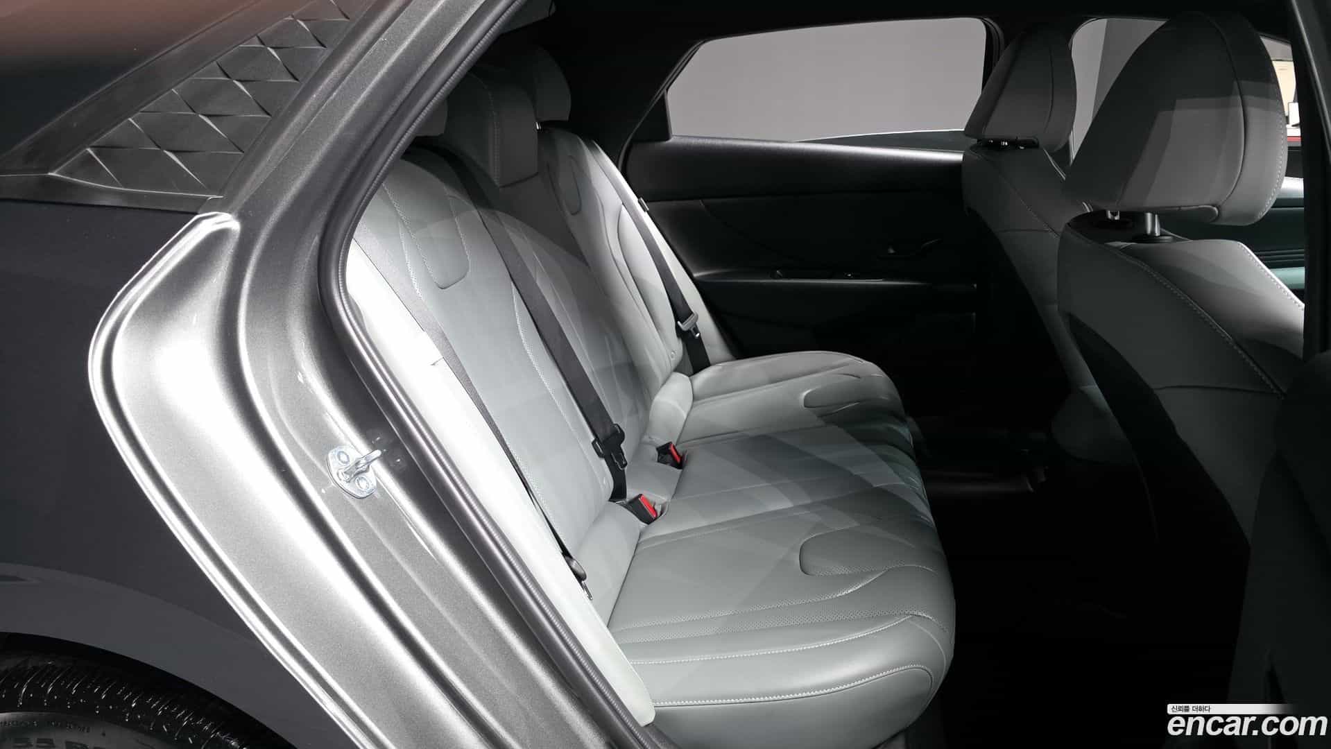 AVANTE Hyundai 2023.10-OPTION-016