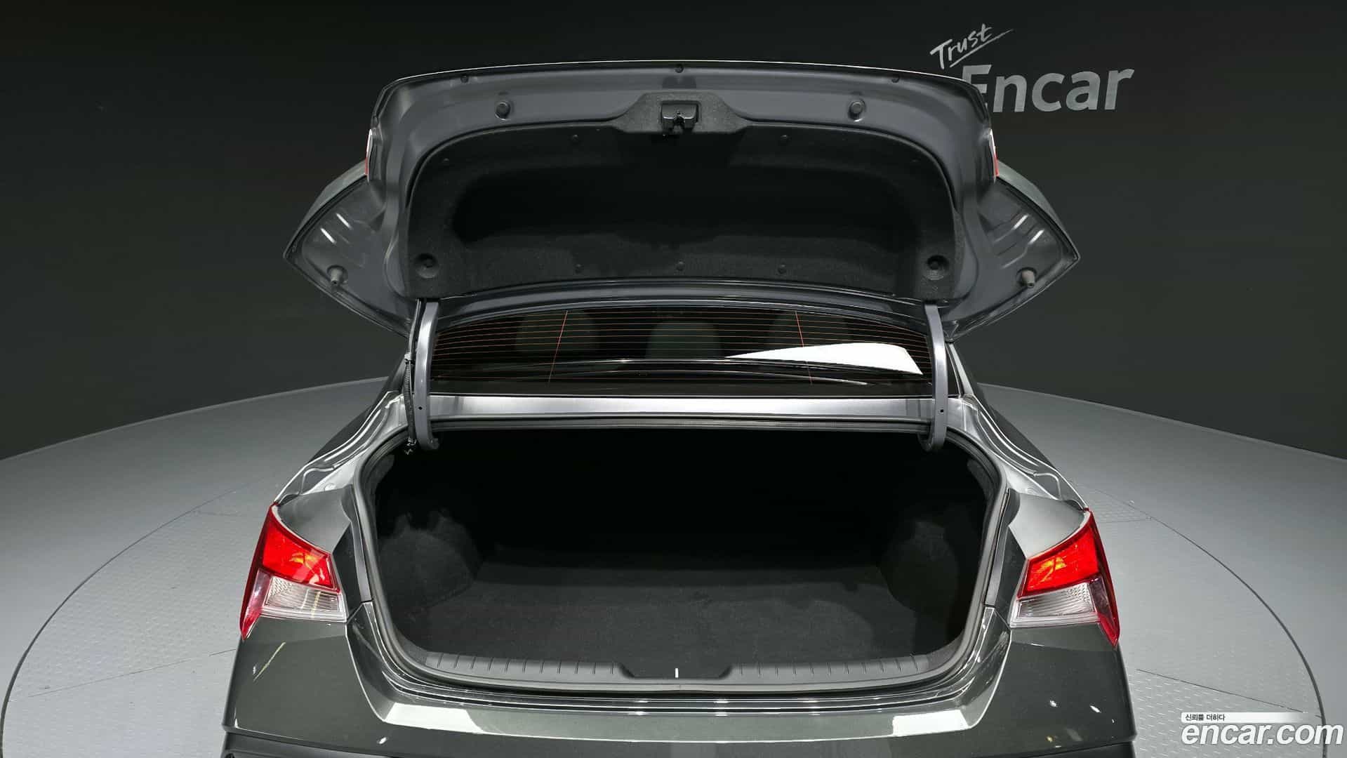AVANTE Hyundai 2023.10-OPTION-024