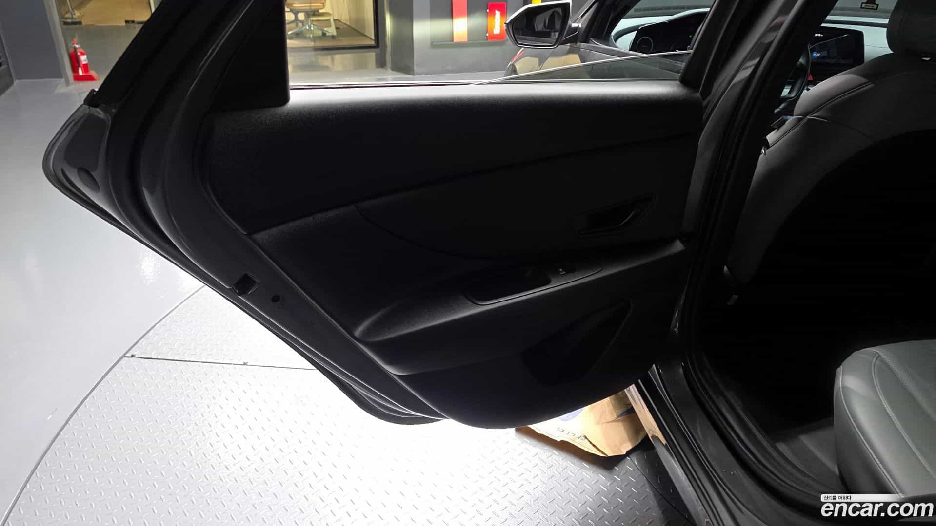 AVANTE Hyundai 2023.10-INNER-035