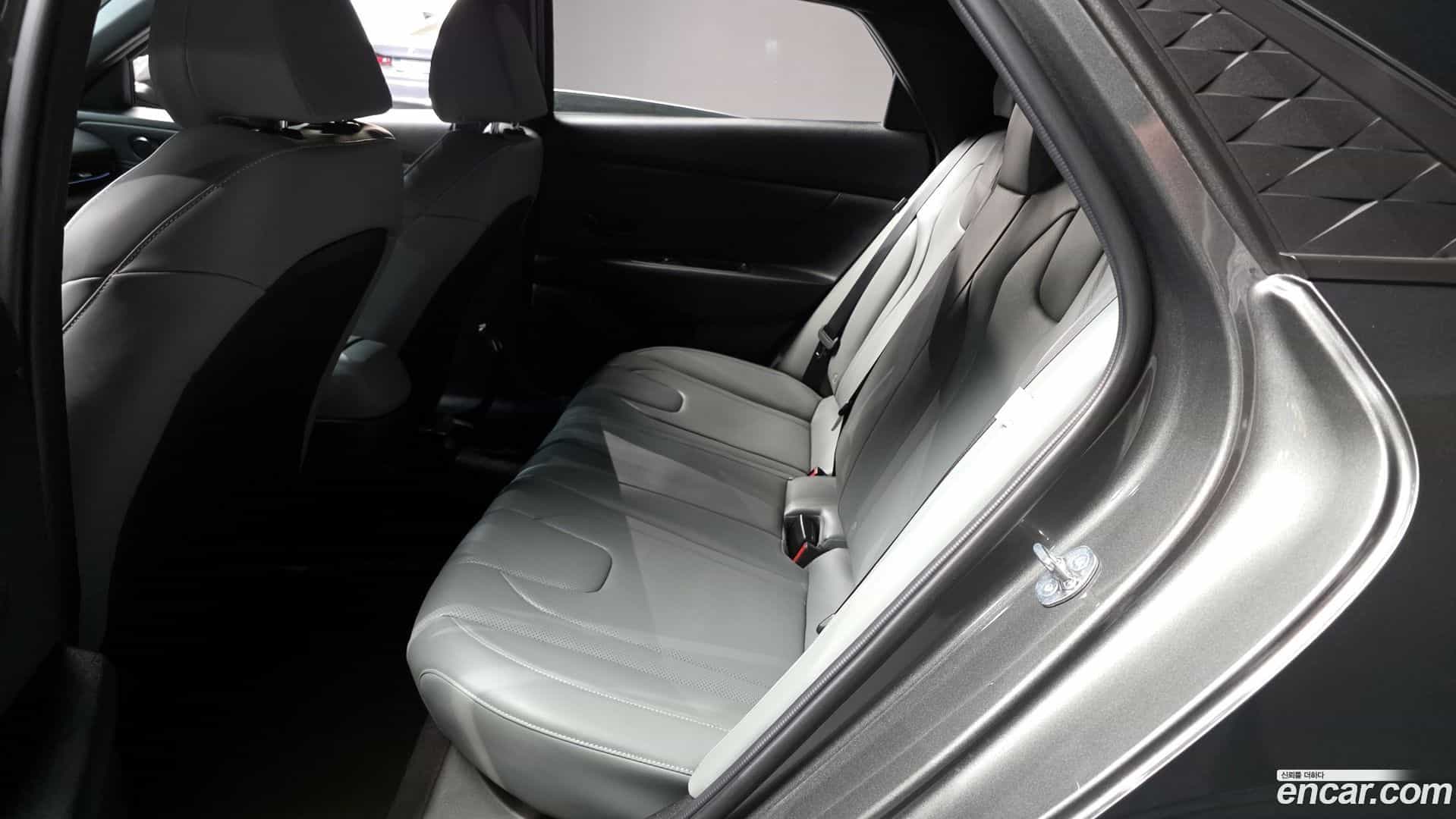 AVANTE Hyundai 2023.10-INNER-036