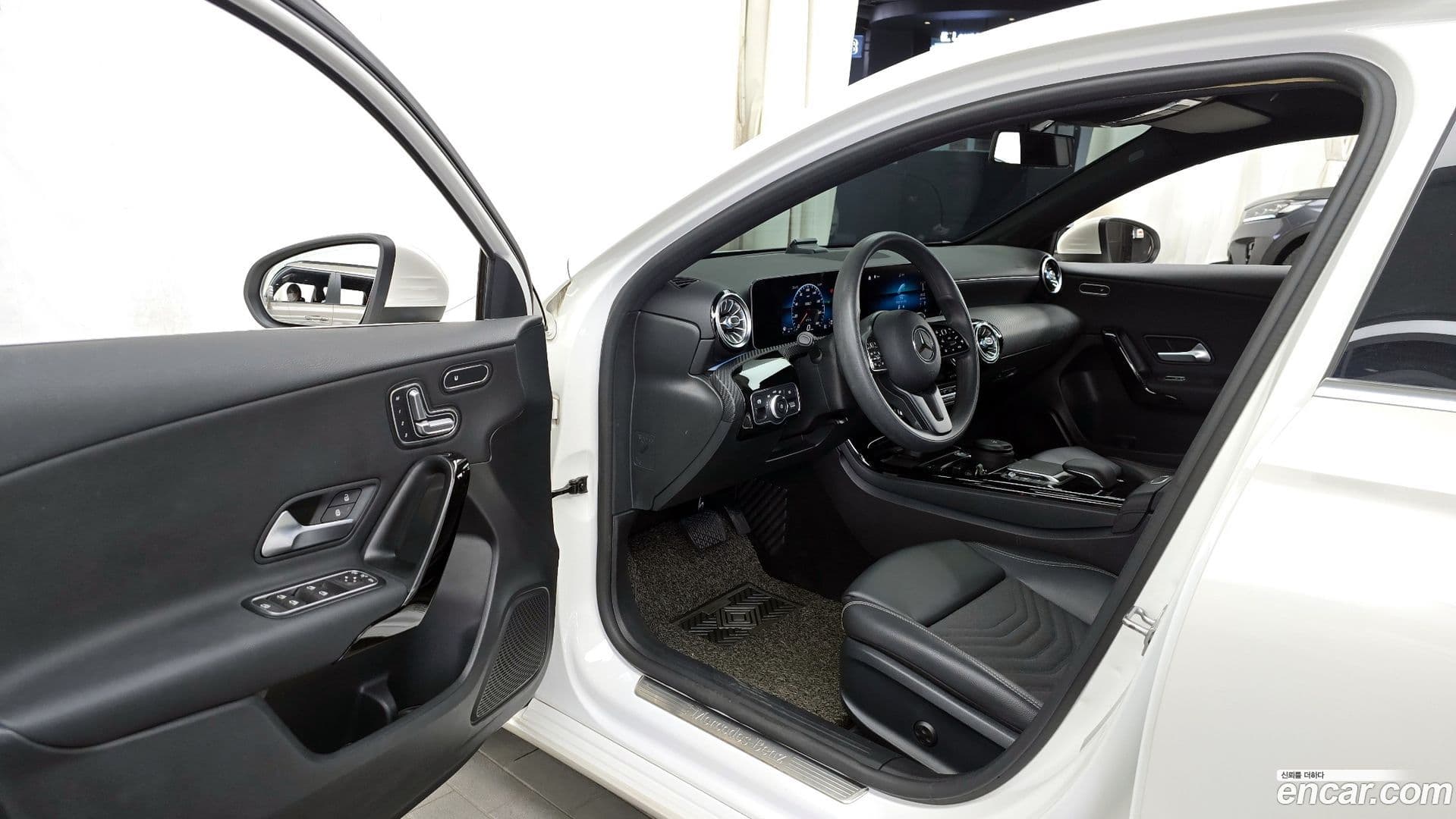Main__Slider__Photo:A-Class Mercedes-Benz 2020.4-9