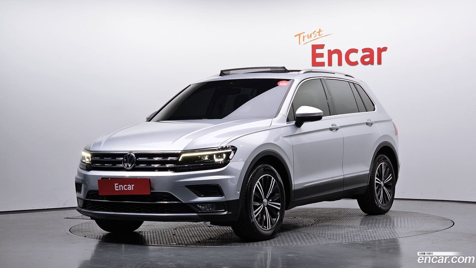 Main__Slider__Photo:Tiguan Volkswagen 2020.7-0