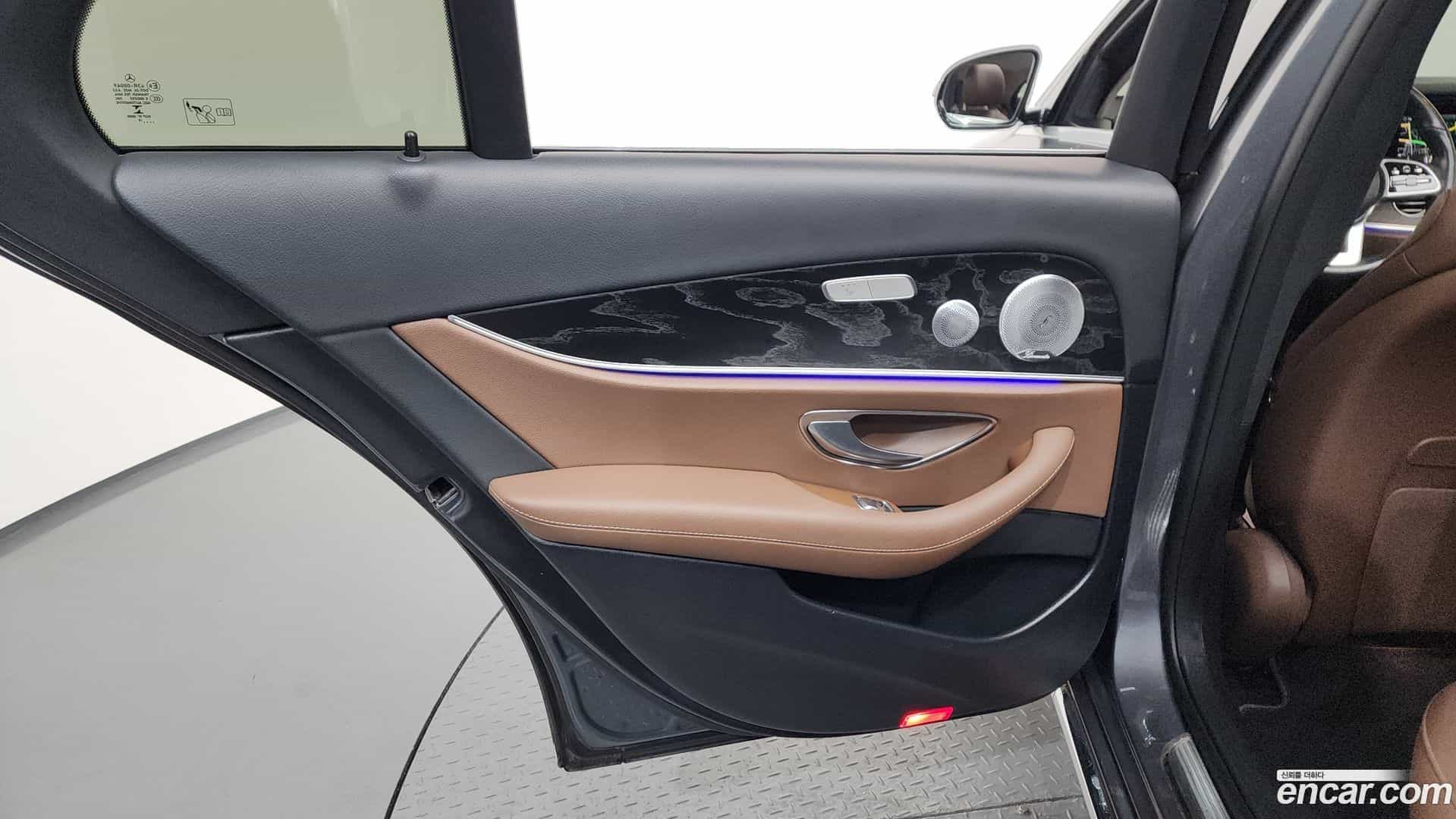 E-Class Mercedes-Benz 2019.7-INNER-035