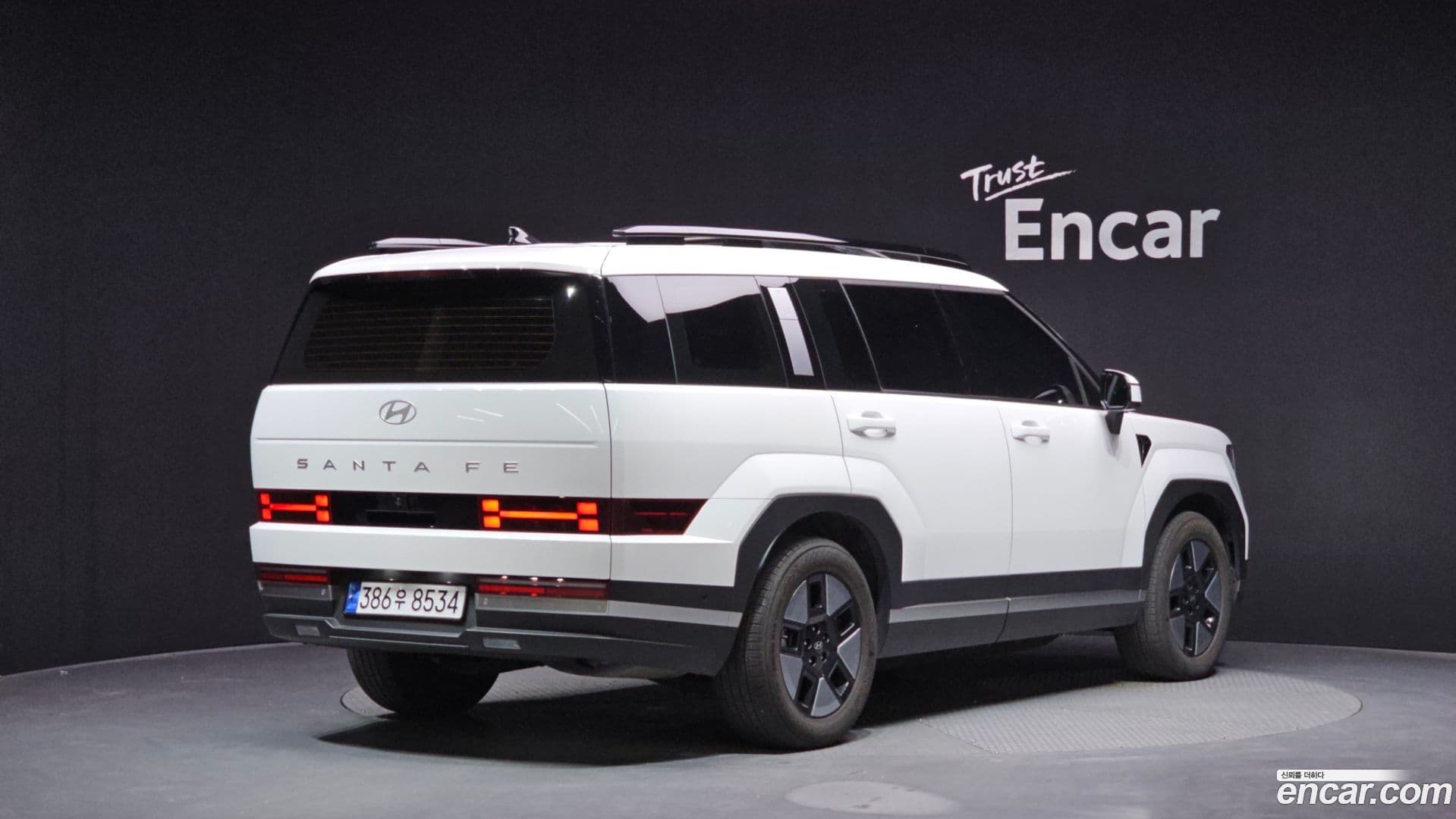 Main__Slider__Photo:Santafe Hyundai 2023.10-1