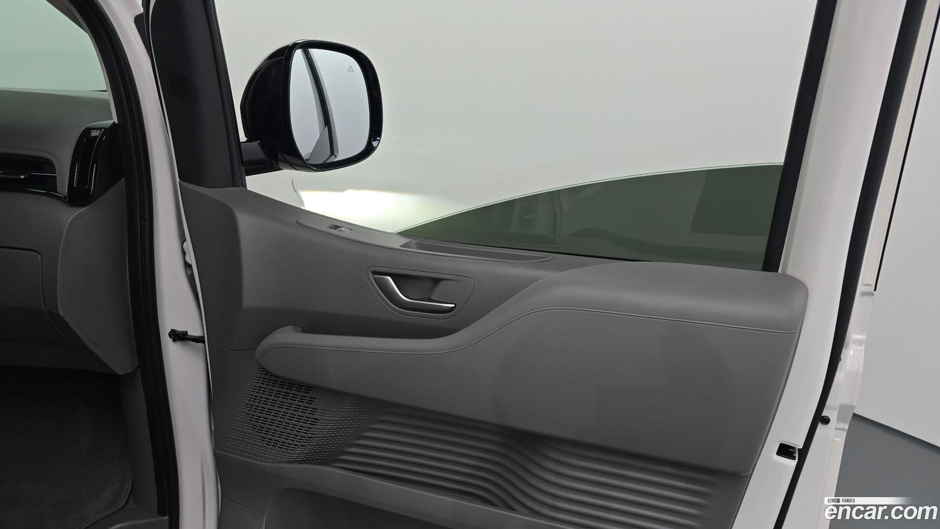 Main__Slider__Photo:Staria Hyundai 2024.3-24