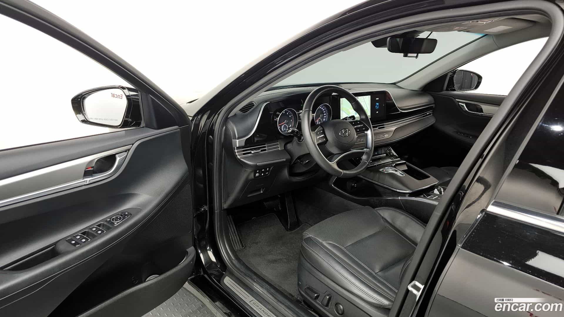 Grandeur Hyundai 2022.1-INNER-010