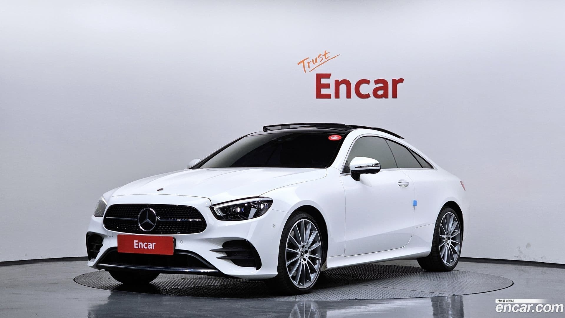 Main__Slider__Photo:E-Class Mercedes-Benz 2021.4-0