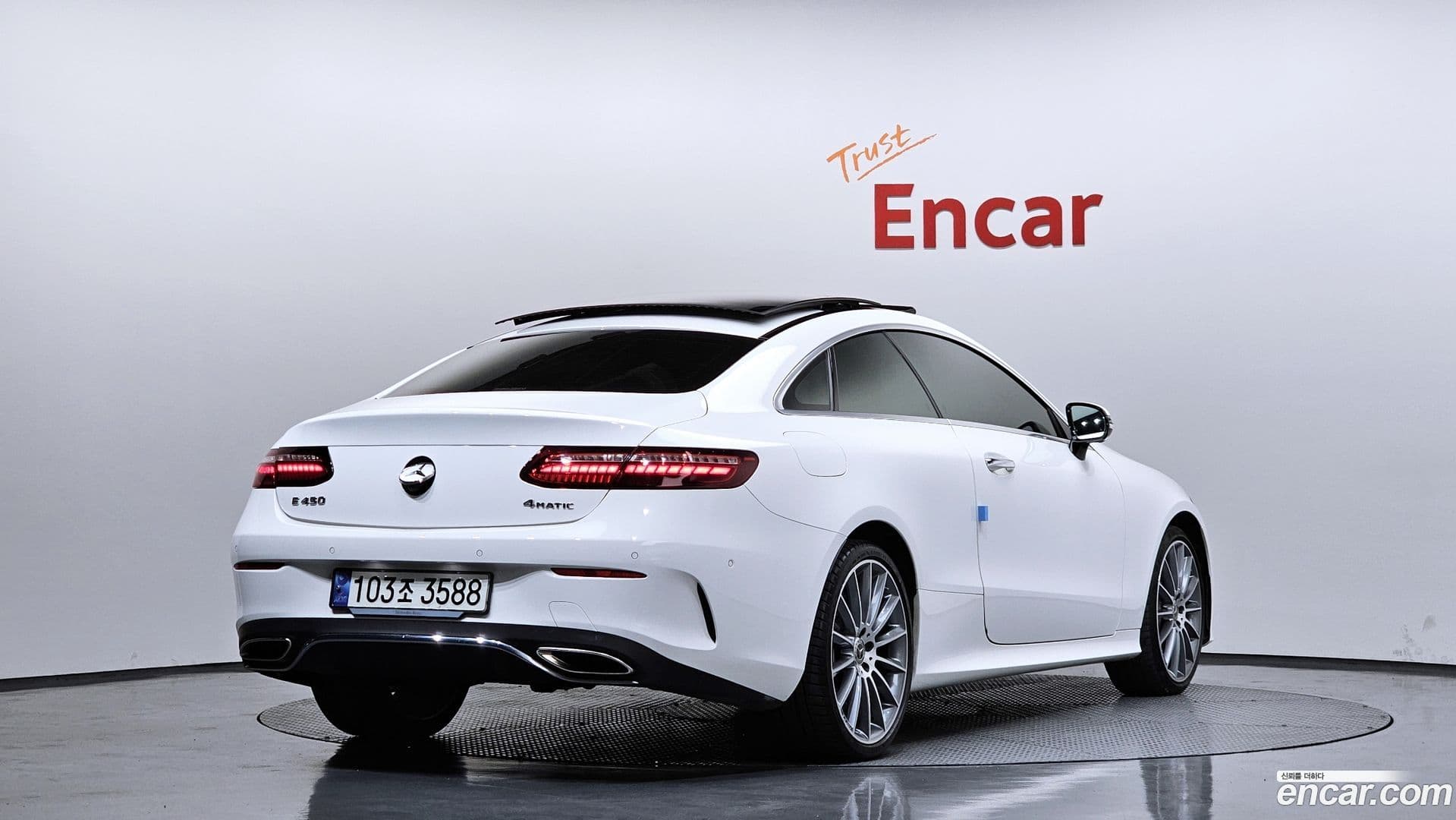 Main__Slider__Photo:E-Class Mercedes-Benz 2021.4-1