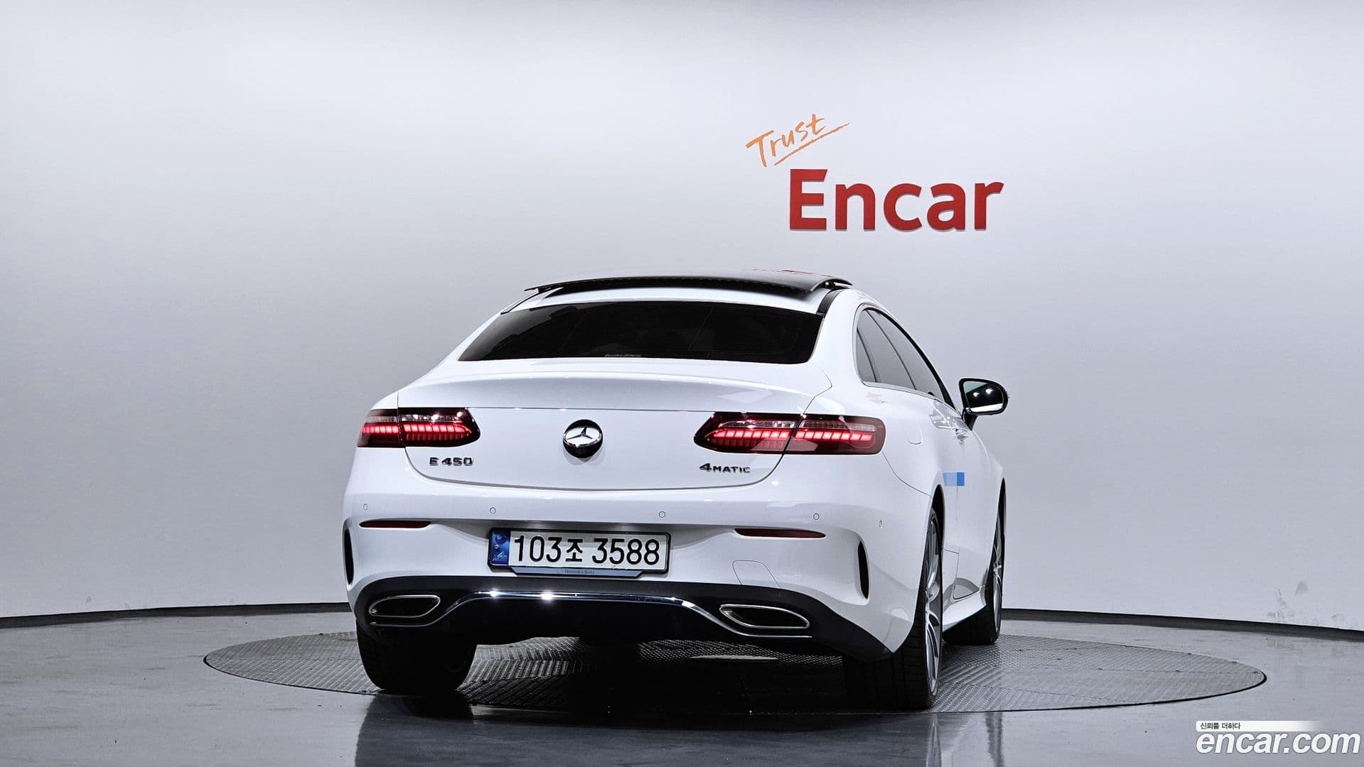 Main__Slider__Photo:E-Class Mercedes-Benz 2021.4-3