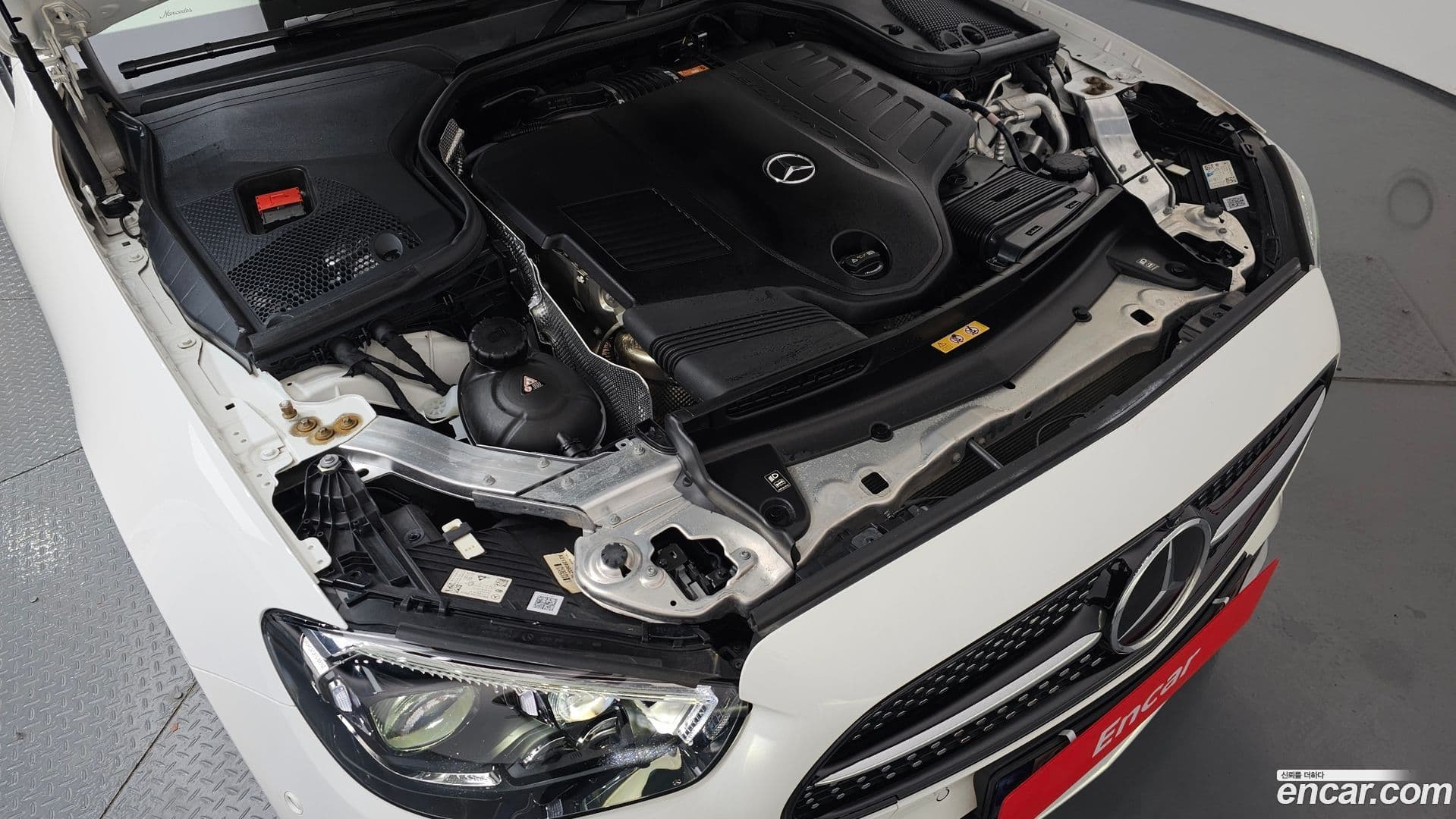 Main__Slider__Photo:E-Class Mercedes-Benz 2021.4-5