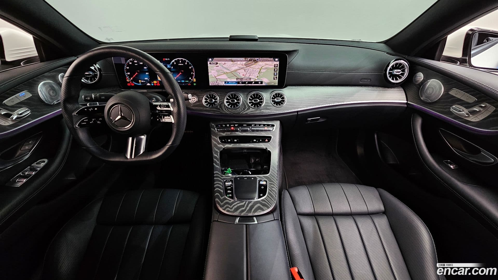 Main__Slider__Photo:E-Class Mercedes-Benz 2021.4-6