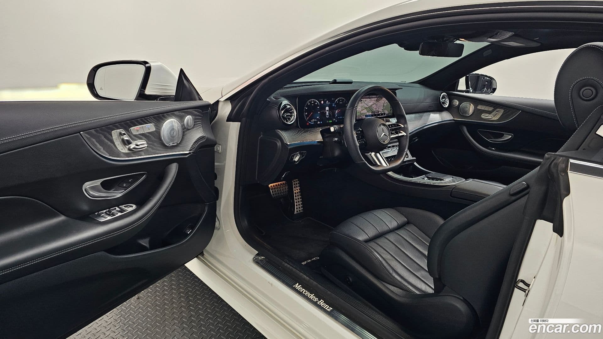 Main__Slider__Photo:E-Class Mercedes-Benz 2021.4-9