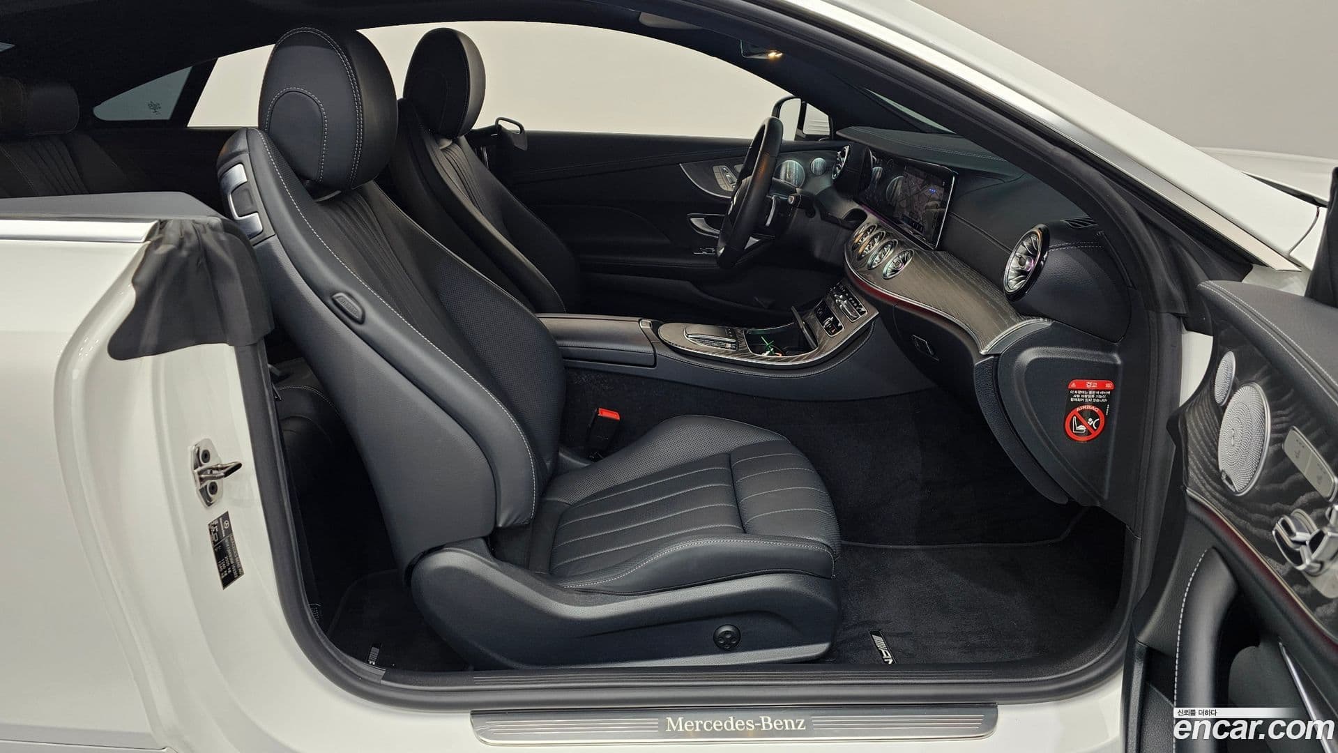 Main__Slider__Photo:E-Class Mercedes-Benz 2021.4-10