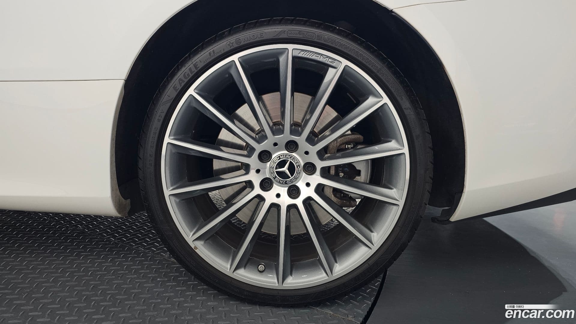 Main__Slider__Photo:E-Class Mercedes-Benz 2021.4-20