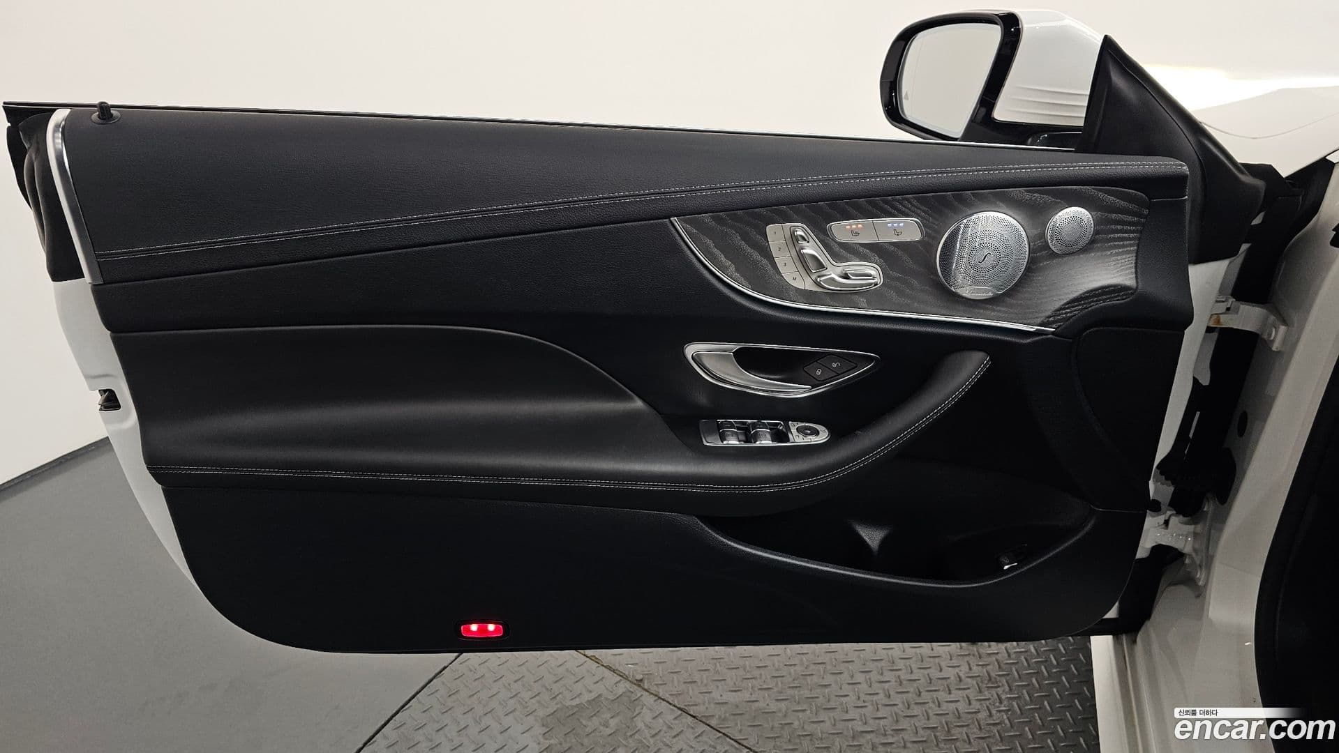 Main__Slider__Photo:E-Class Mercedes-Benz 2021.4-23