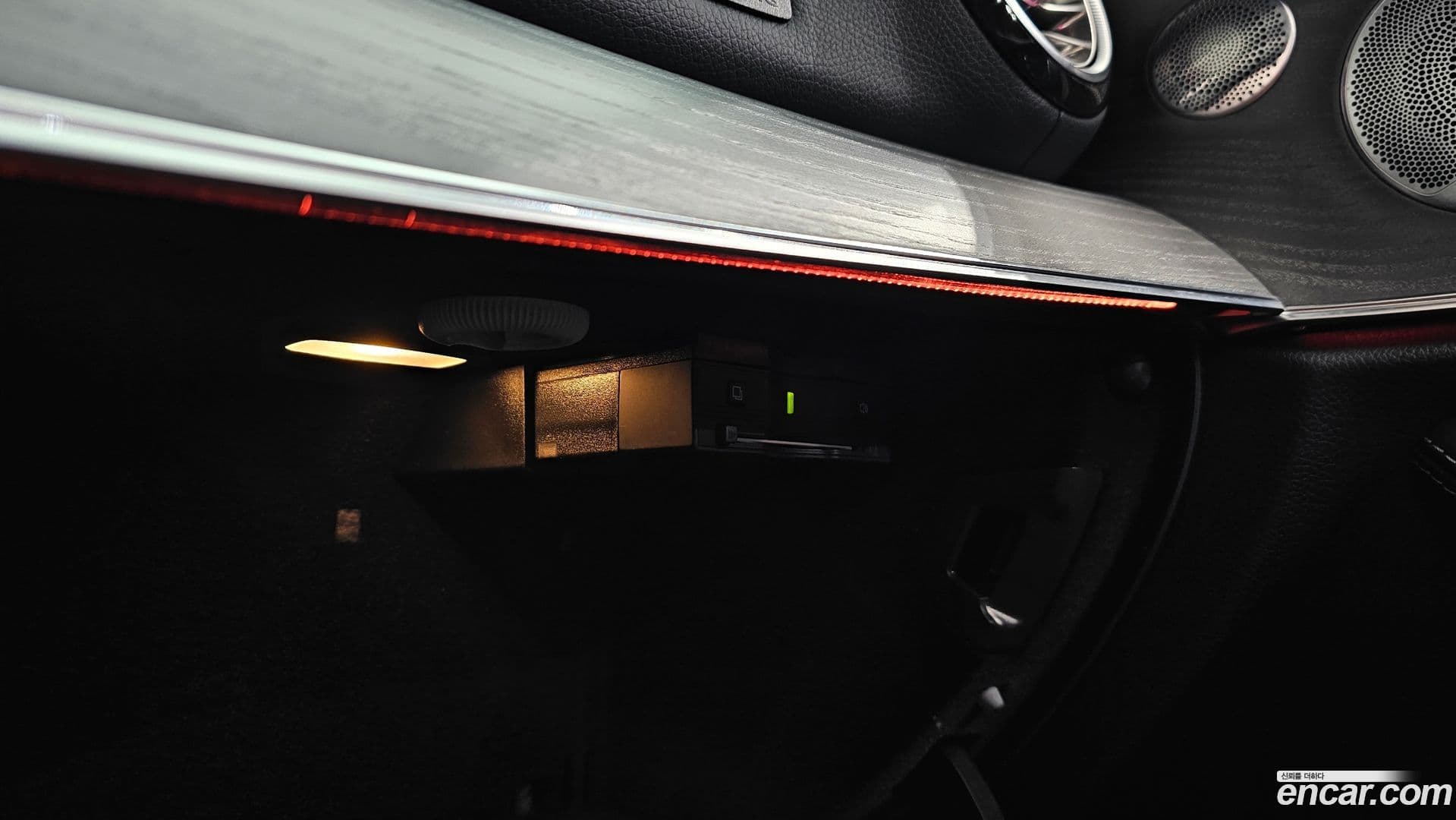 Main__Slider__Photo:E-Class Mercedes-Benz 2021.4-31