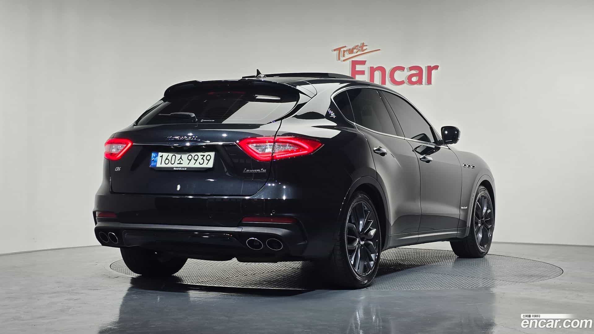 Levante Maserati 2021.10-OUTER-002